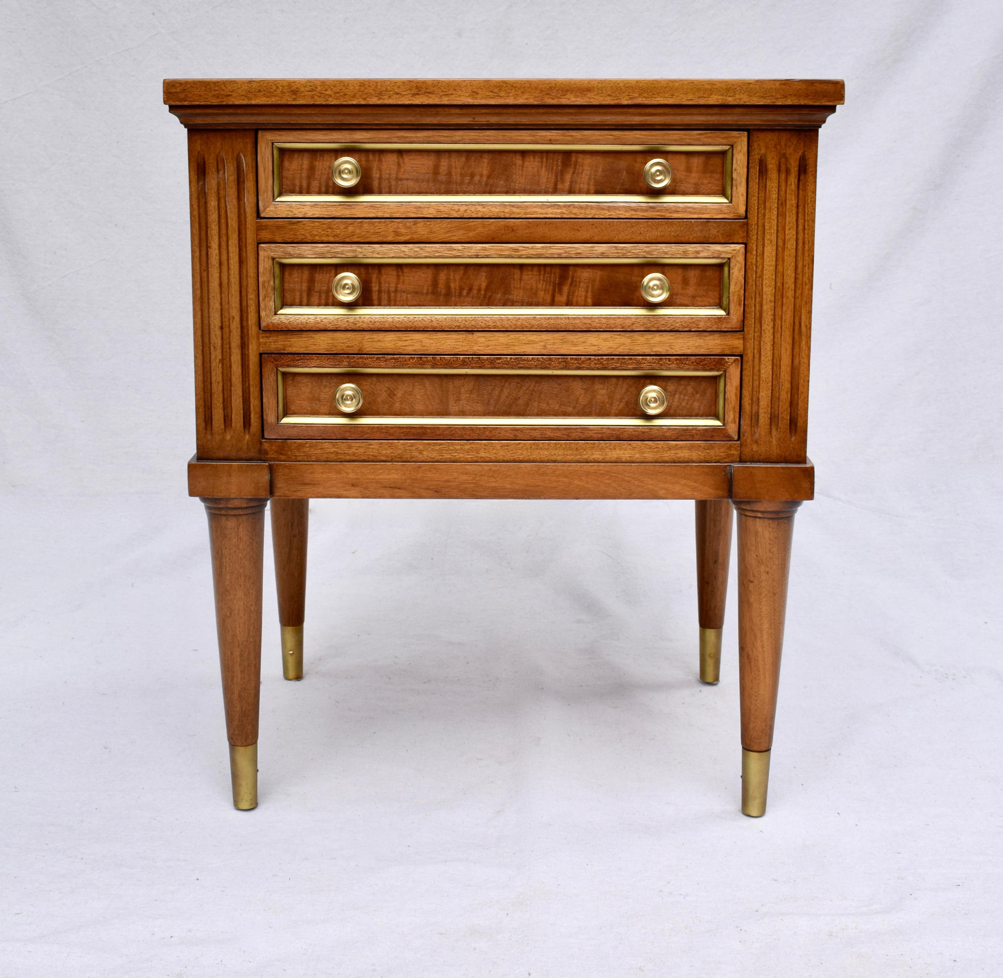 Pair of Petite French Directoire Style Commodes or Nightstands In Good Condition In Southampton, NJ