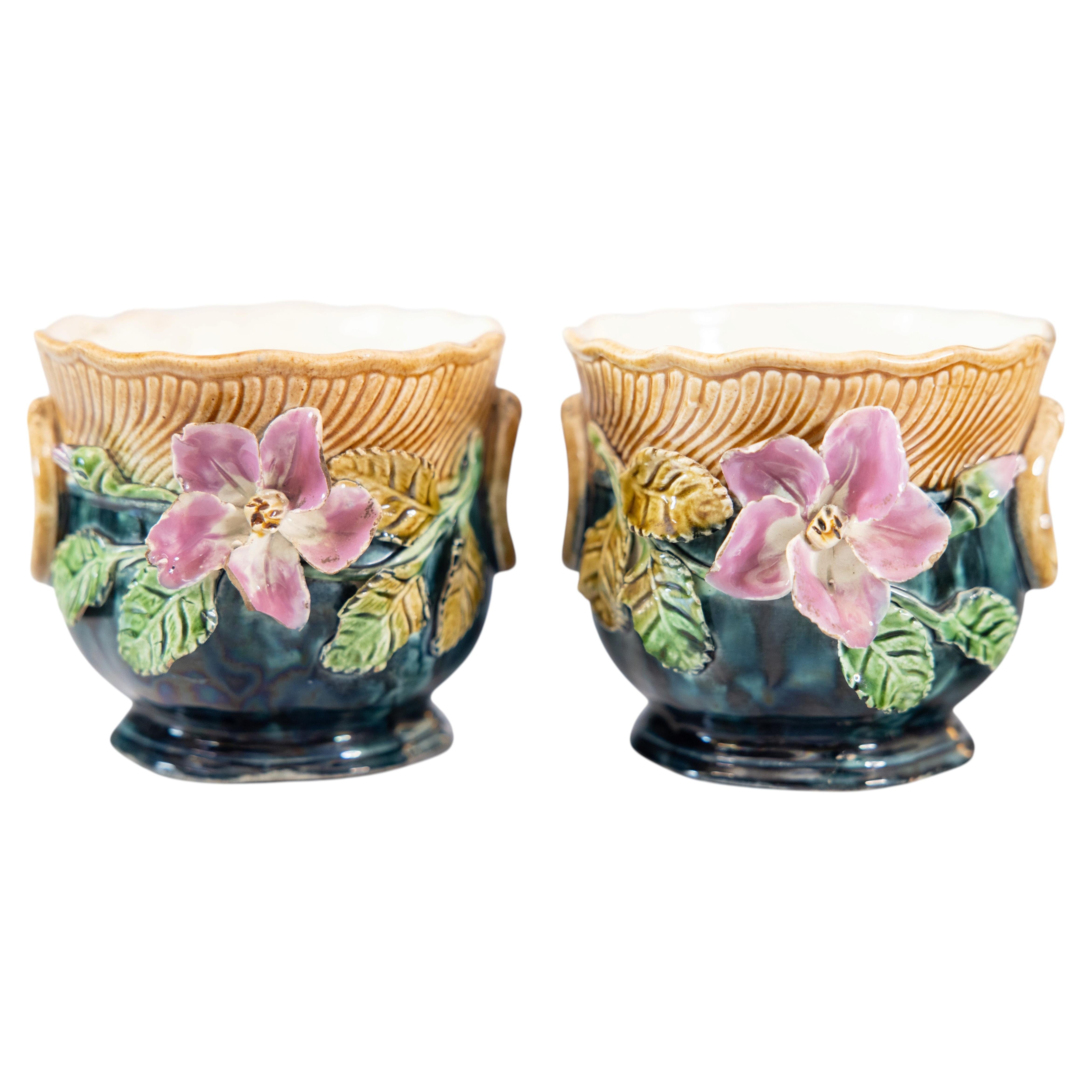 Ein Paar kleine französische Majolika-Blumenkästen mit Barbotine-Verzierung, um 1880