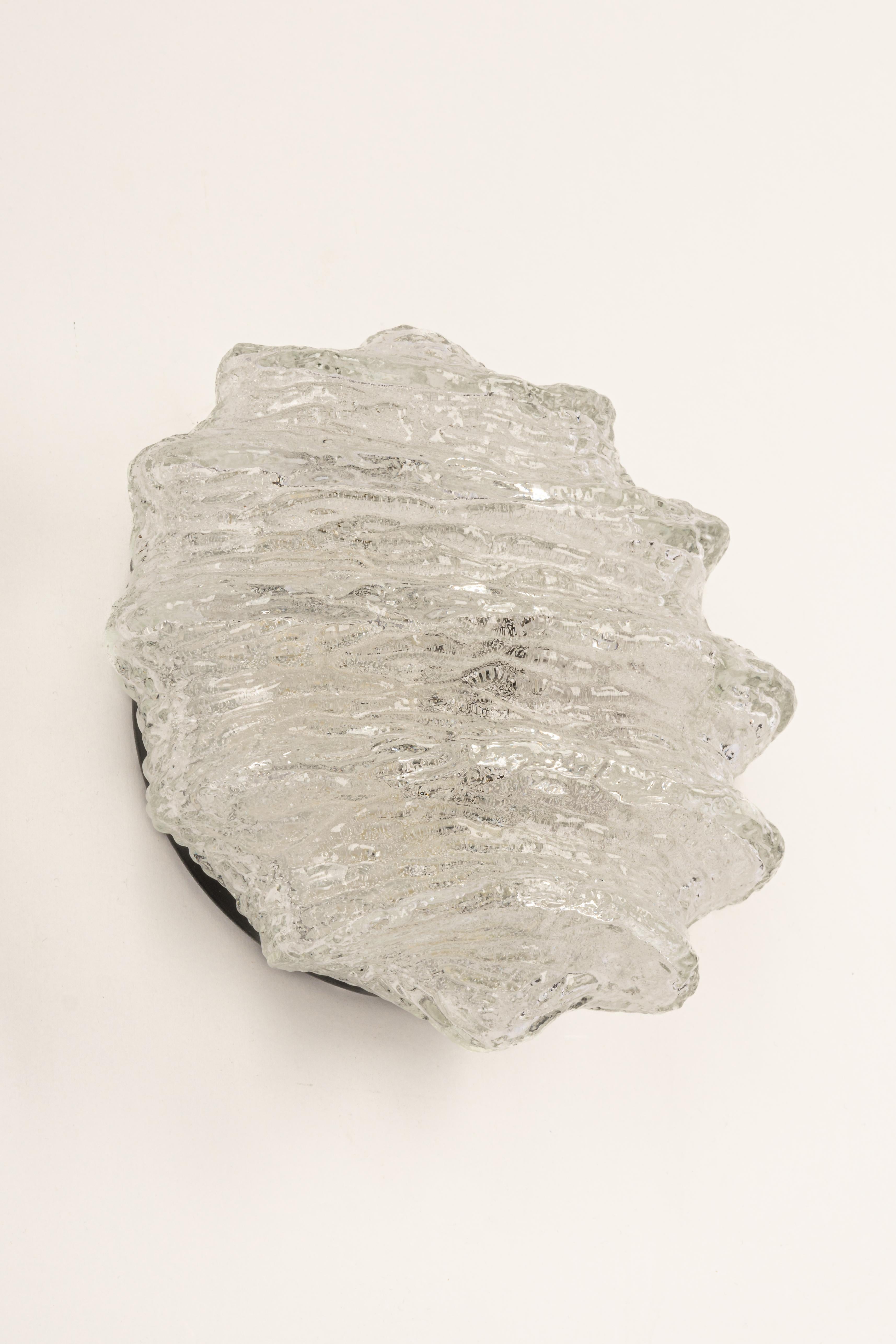Allemand Paire de petites appliques en verre glacé de Limburg, Allemagne en vente