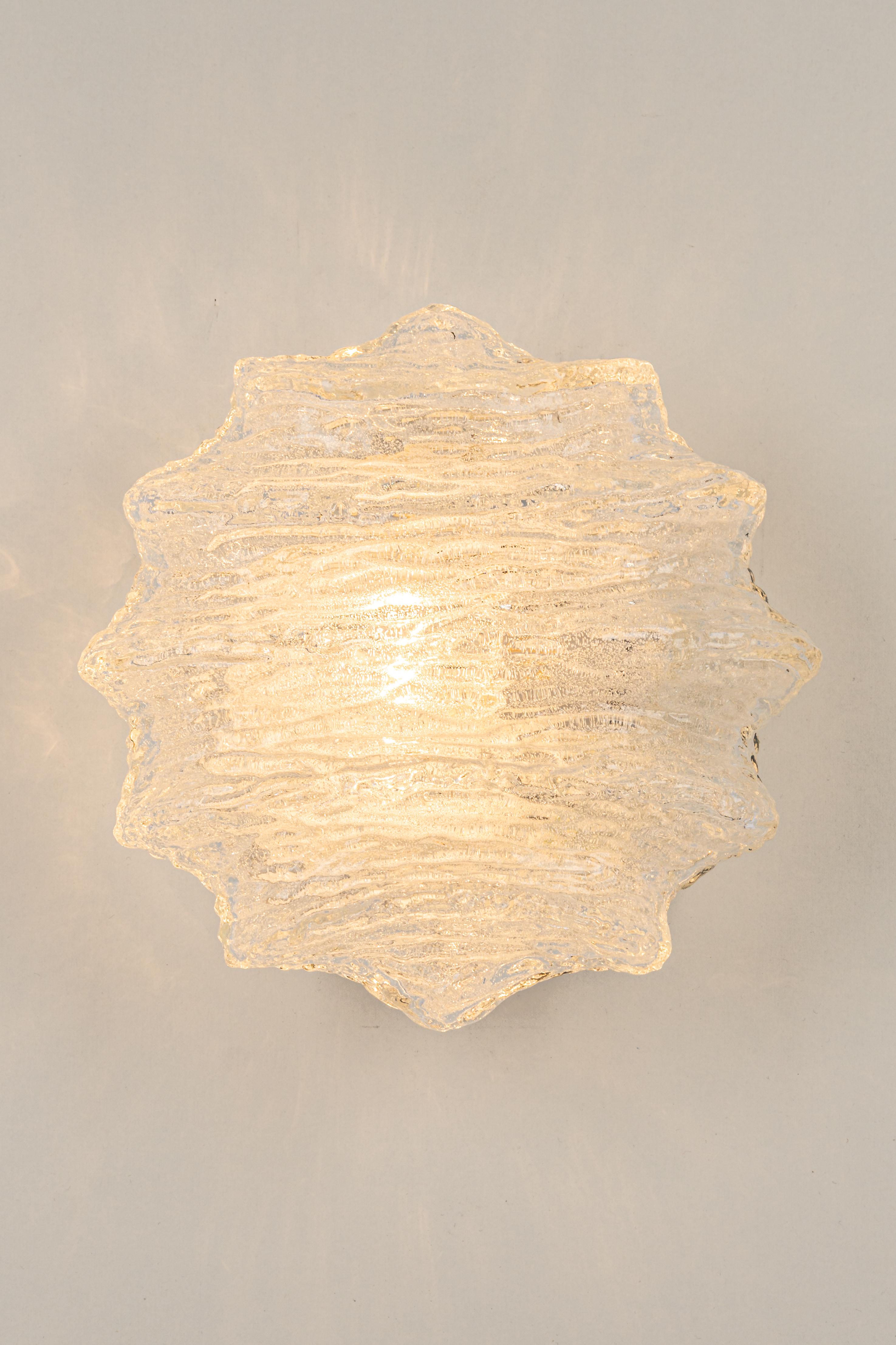 Laiton Paire de petites appliques en verre glacé de Limburg, Allemagne en vente