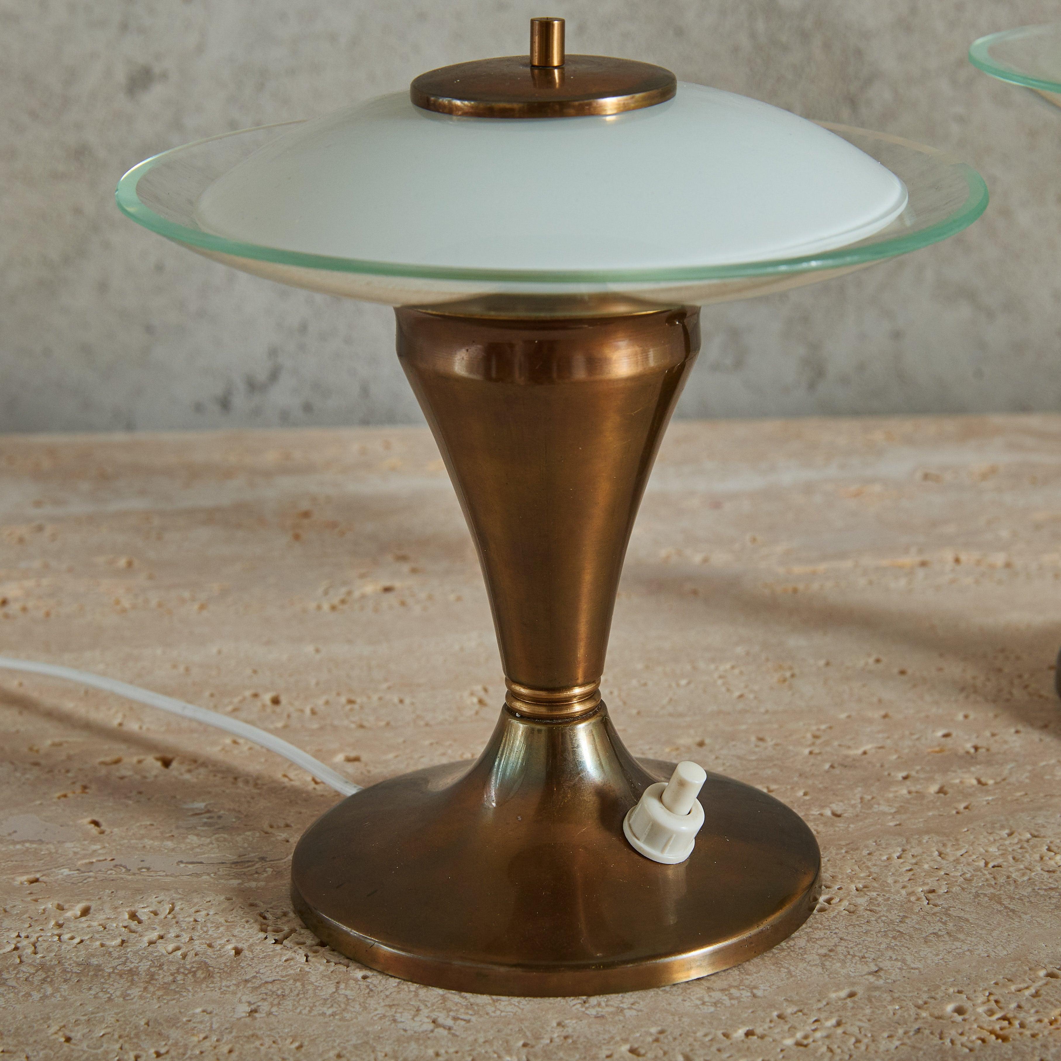 Zwei zierliche italienische A Space Age Tischlampen, 1950er Jahre (Moderne der Mitte des Jahrhunderts) im Angebot