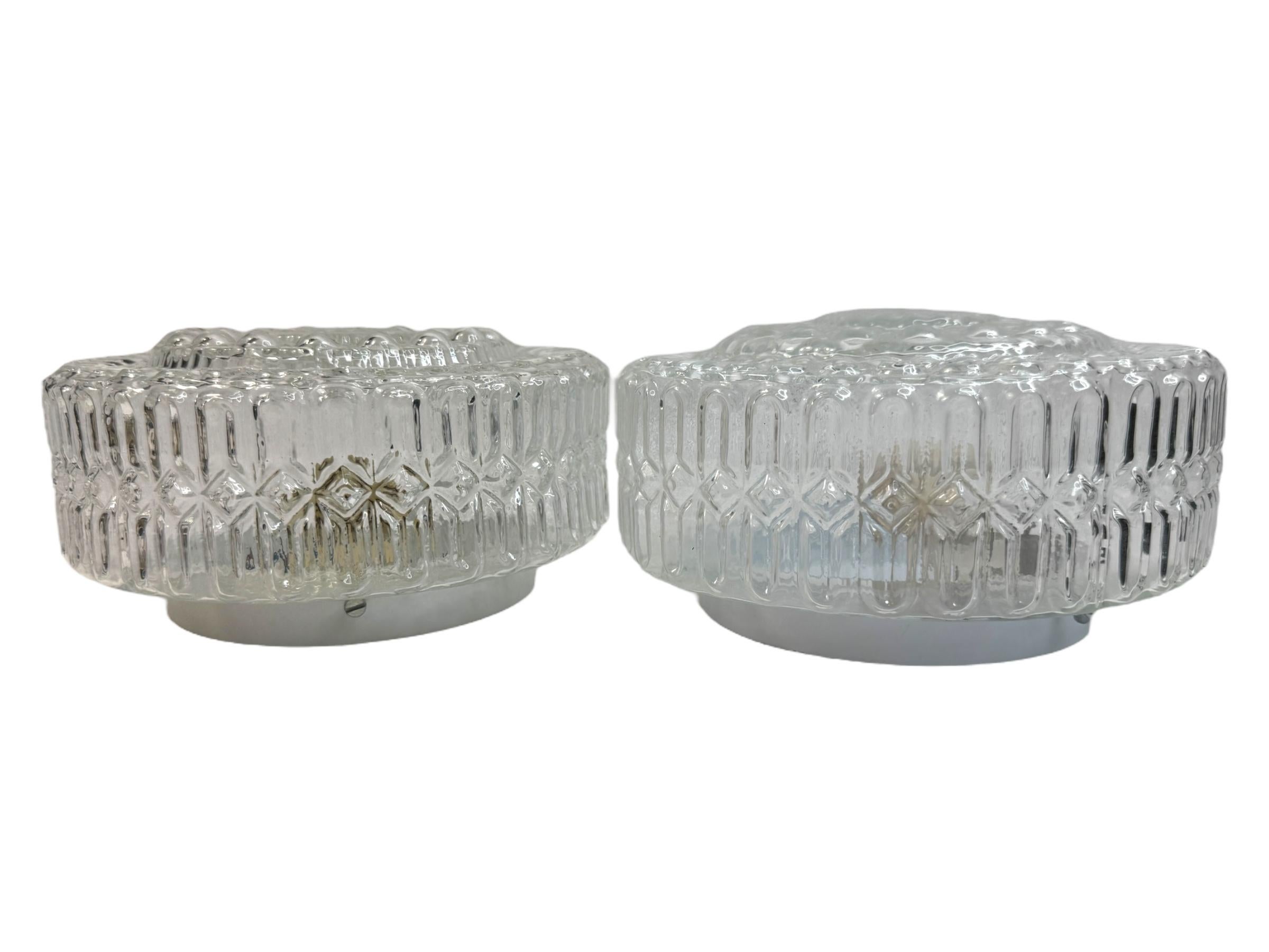 Paire de petits plafonniers Massive Lighting, années 1970 en vente 7