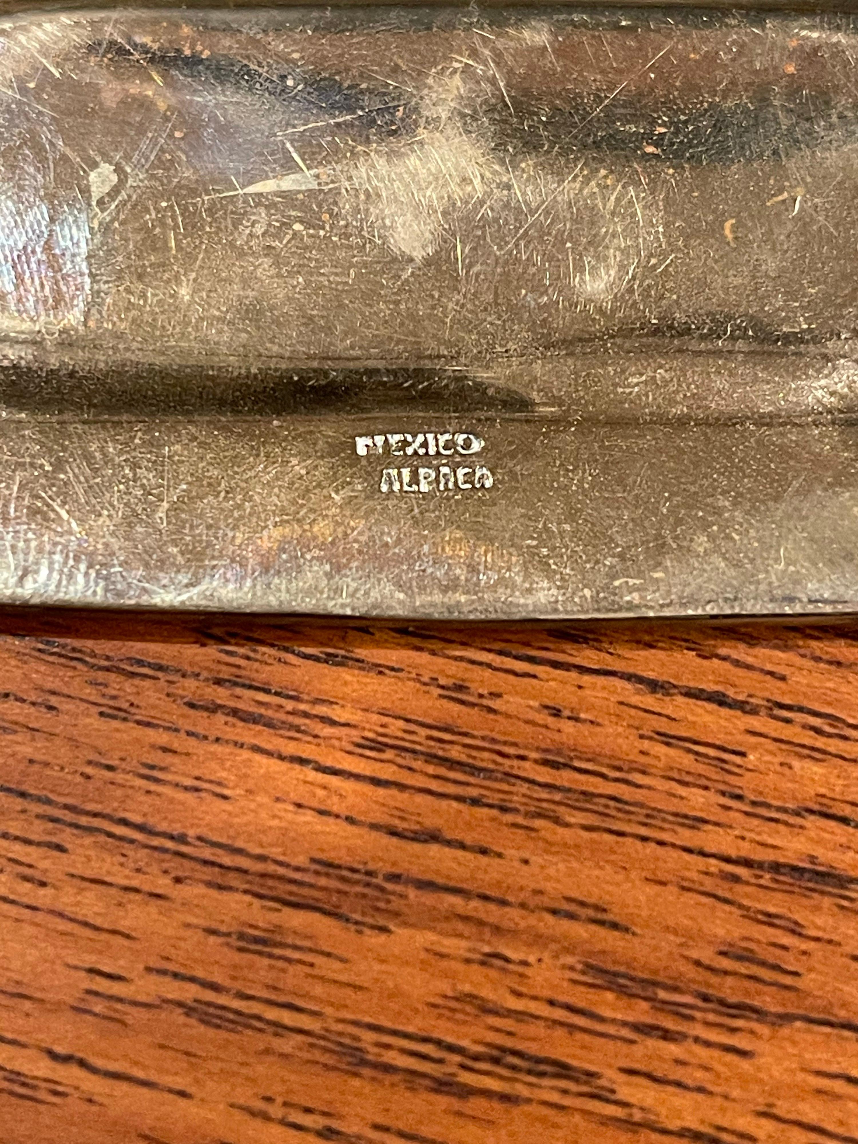 Par de Saleros y Pimenteros Mexicanos Pequeños de Latón y Alpaca Bronce en venta