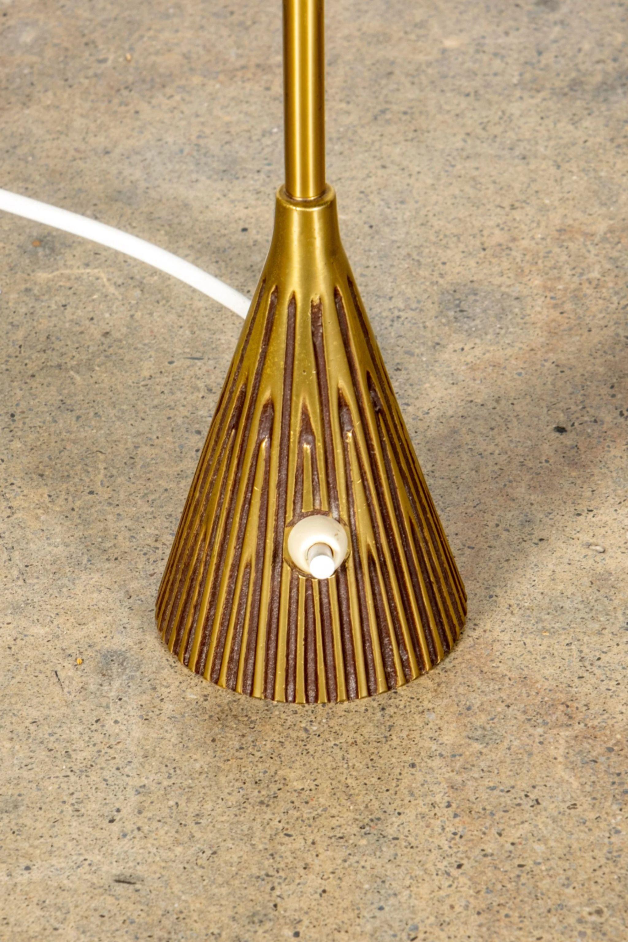 Svedese Pair of Petite Mid-Century Bronze Cast Lamps with Silk Shades by Sonja Katzin in vendita