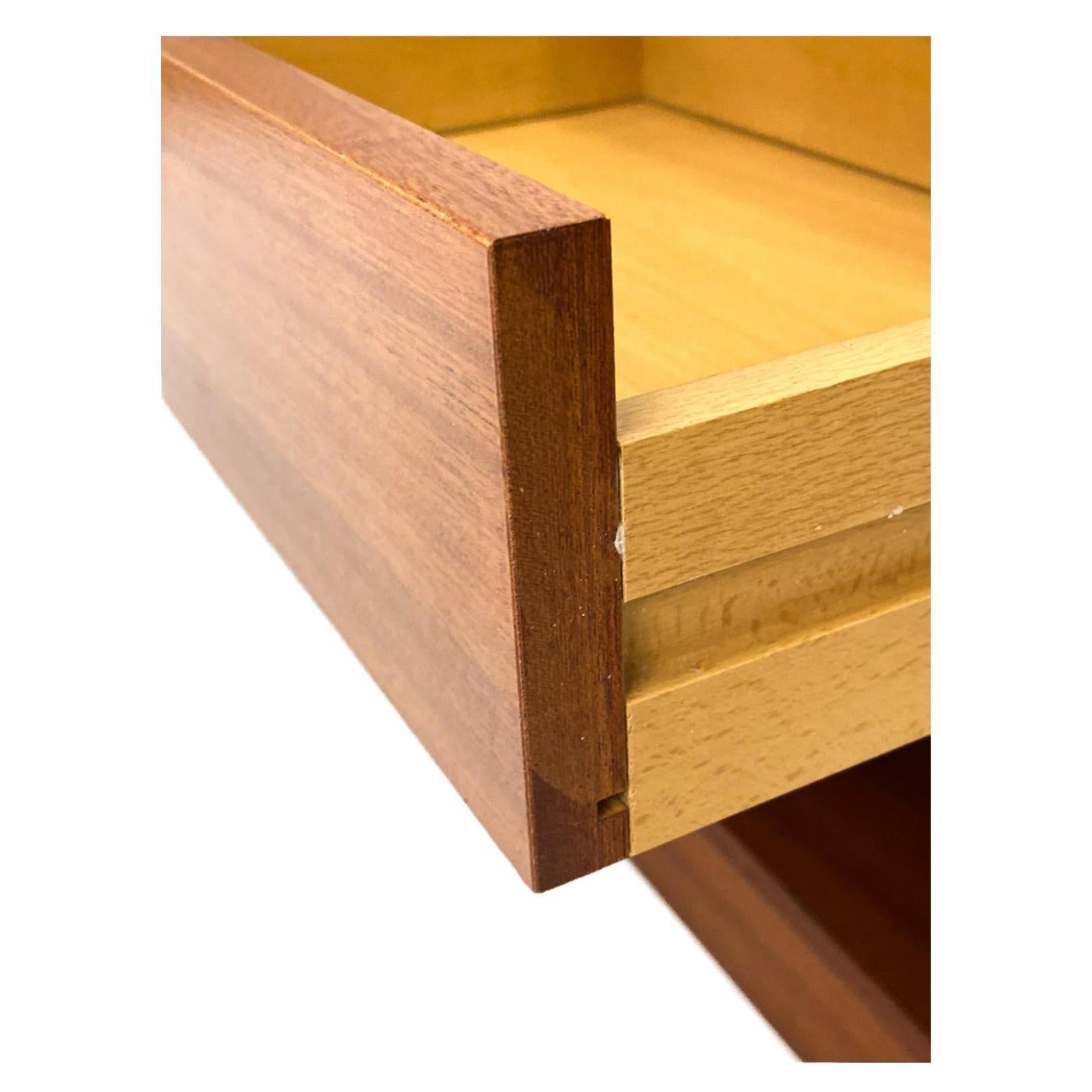 Mid-Century moderno Coppia di piccoli Comodini a un cassetto in teak della modernità danese del Mid-Century Danimarca in vendita