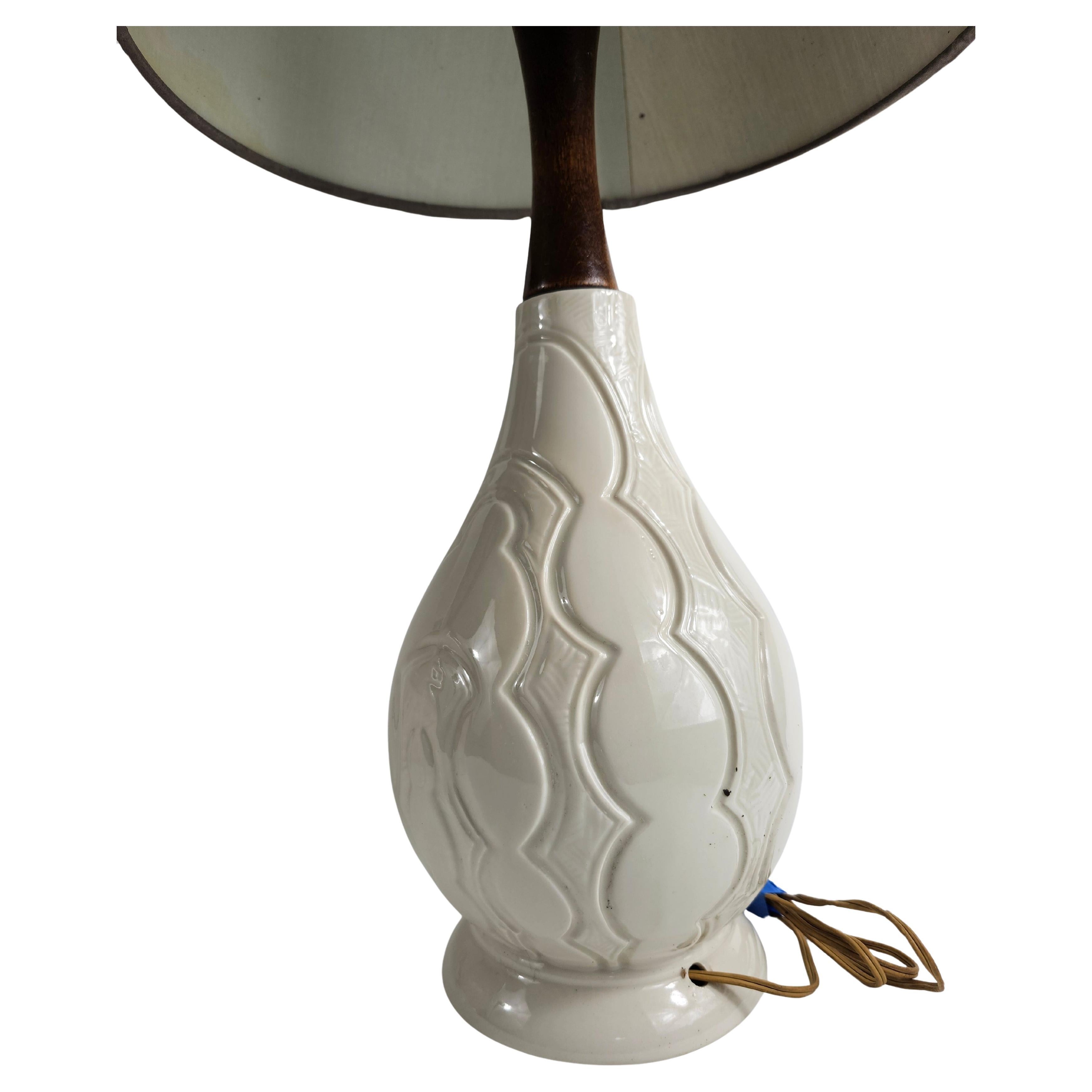 Danois Paire de petites lampes de chevet danoises en céramique mi-siècle moderne avec abat-jour en vente