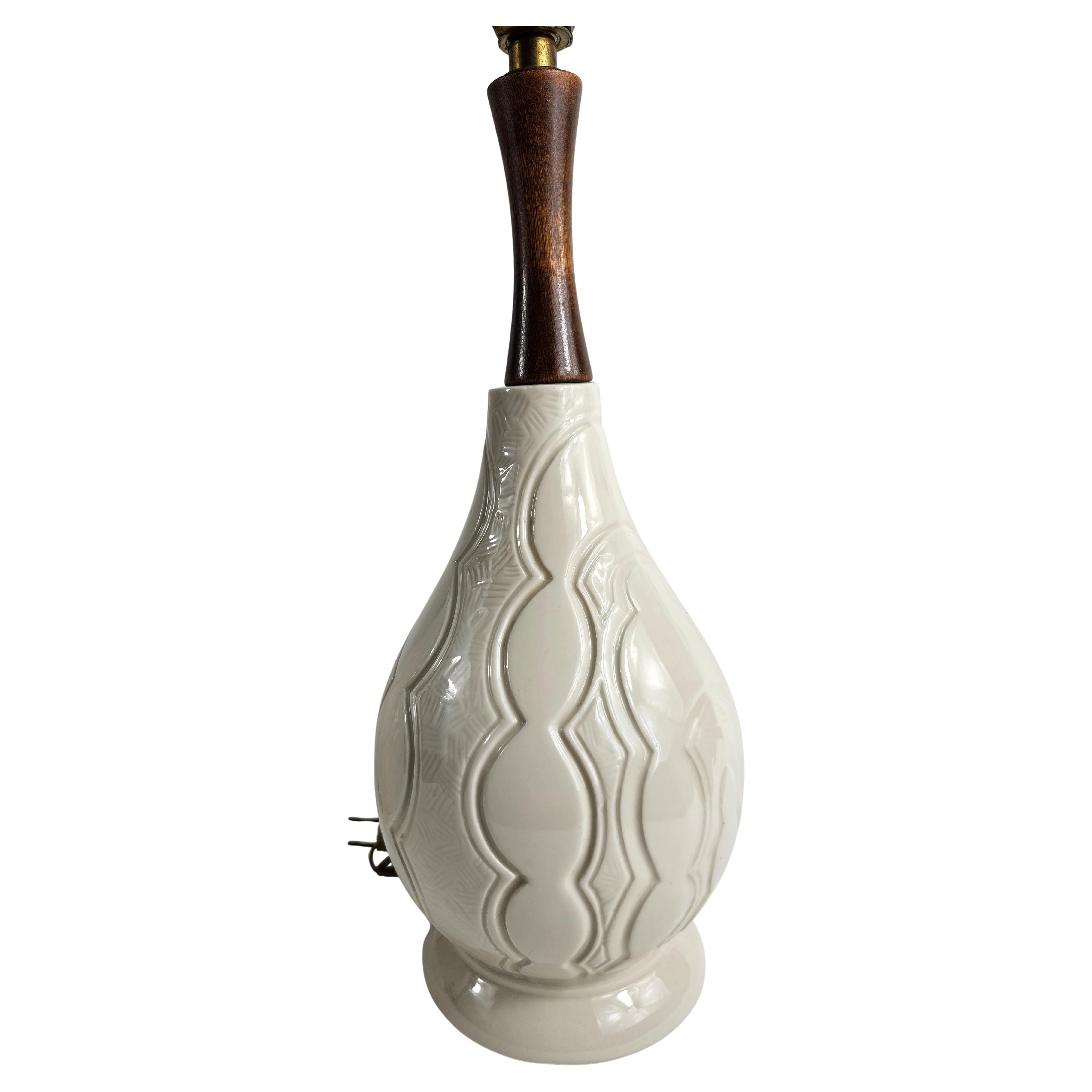 Paire de petites lampes de chevet danoises en céramique mi-siècle moderne avec abat-jour Bon état - En vente à Port Jervis, NY
