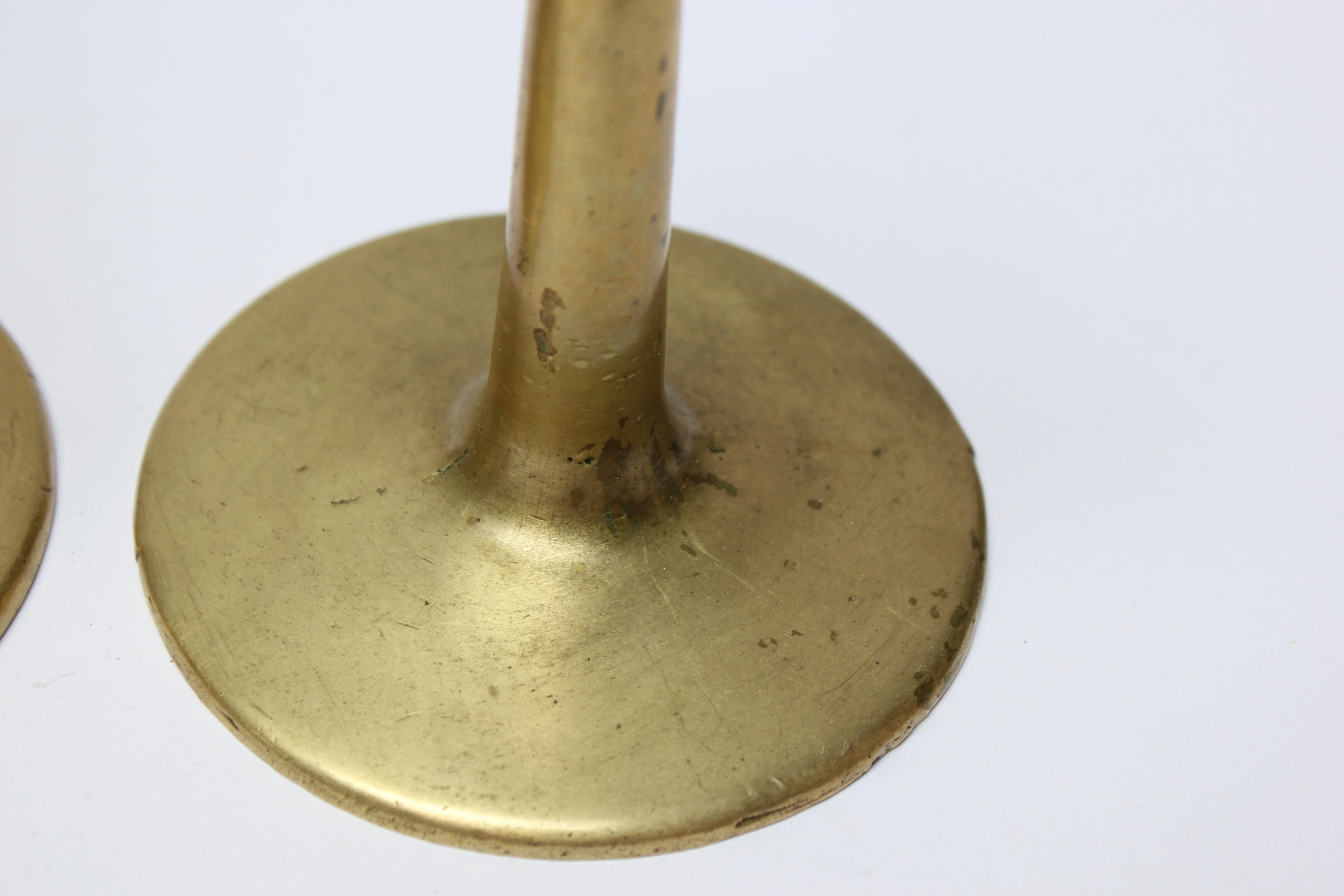 Pair of Petite Mid-Century Modern Turned Brass Candlesticks after Jarvie For Sale 4