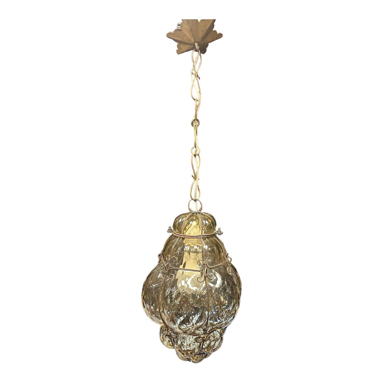 Milieu du XXe siècle Paire de petites lampes à suspension en verre de Murano en cage, années 1930, Italie vintage en vente