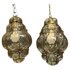 Paire de petites lampes à suspension en verre de Murano en cage, années 1930, Italie vintage
