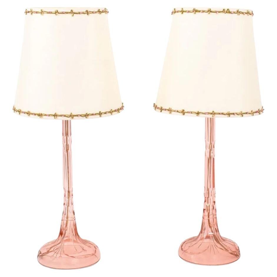 Paire de petites lampes en cristal taillé rose avec abat-jour en vente
