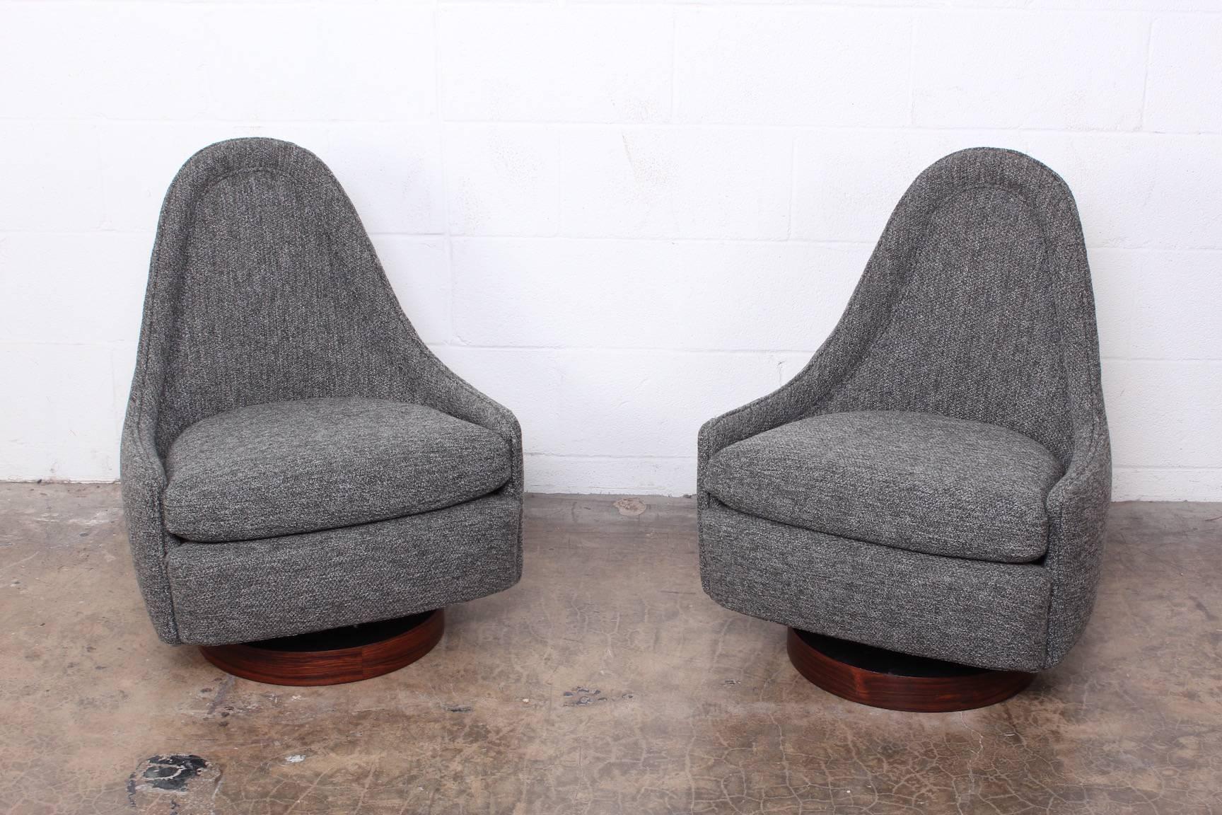 Pair of Petite Rocking Swivel Chairs by Milo Baughman 8