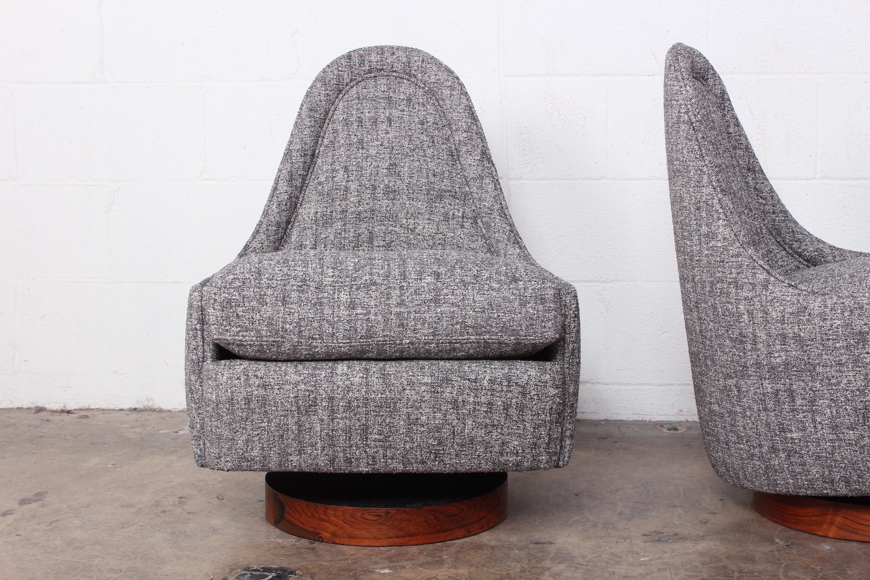 Pair of Petite Rocking Swivel Chairs by Milo Baughman In Excellent Condition In Dallas, TX