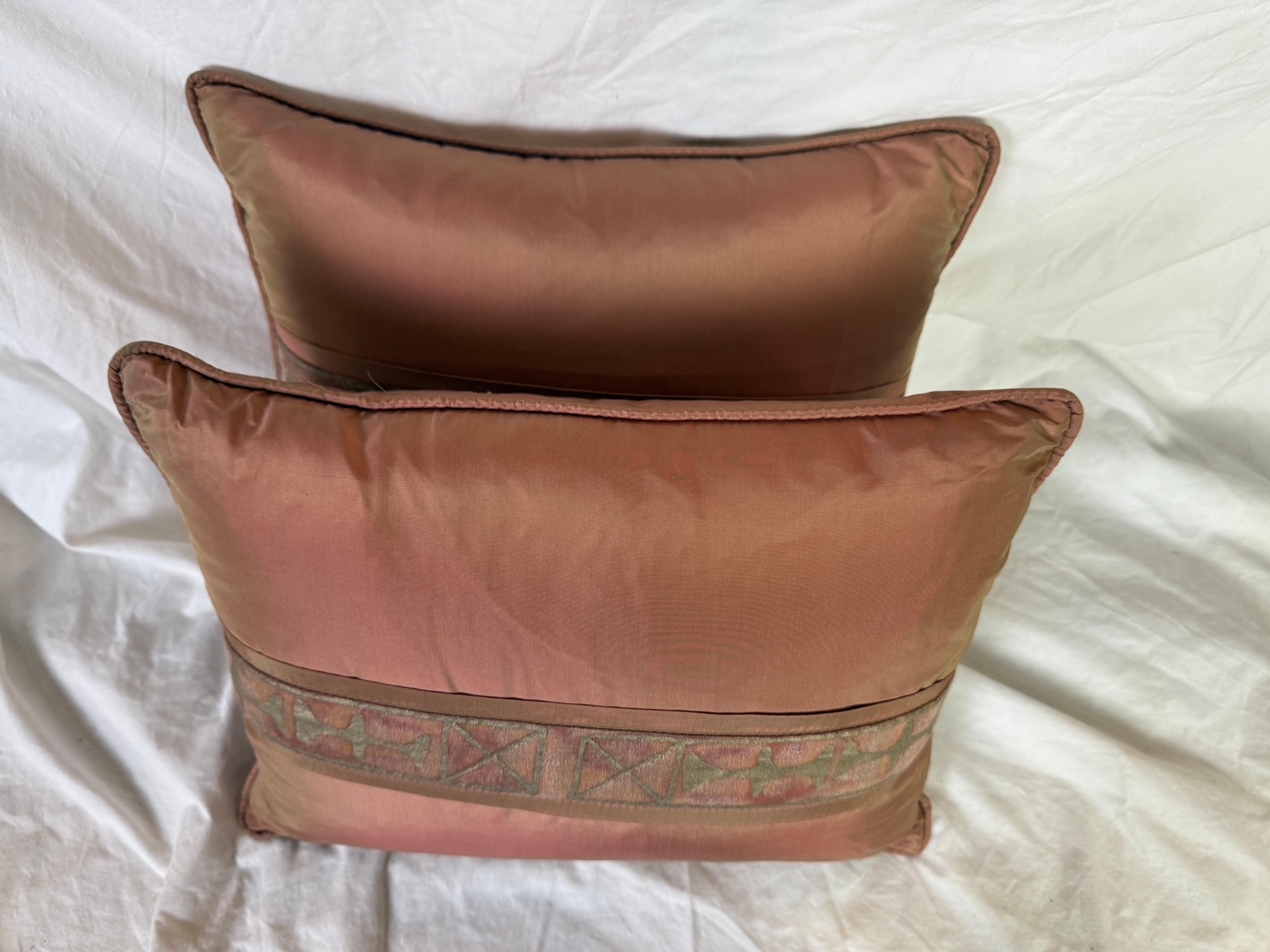 Moderno Coppia di cuscini Petite Rust Fortuny in vendita