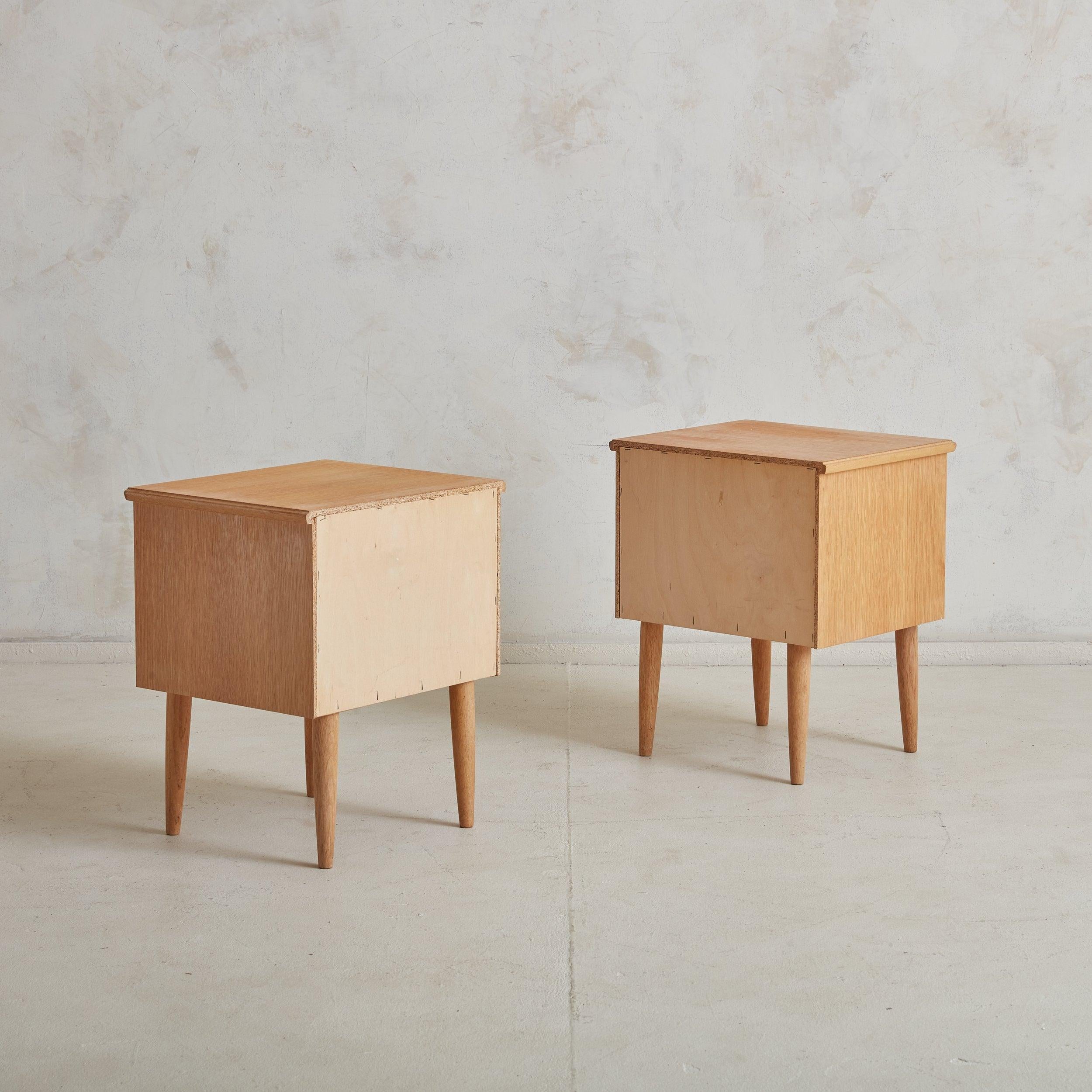 Pair of Petite Scandinavian Modern Oak Nightstands, Denmark 1970s In Good Condition In Chicago, IL