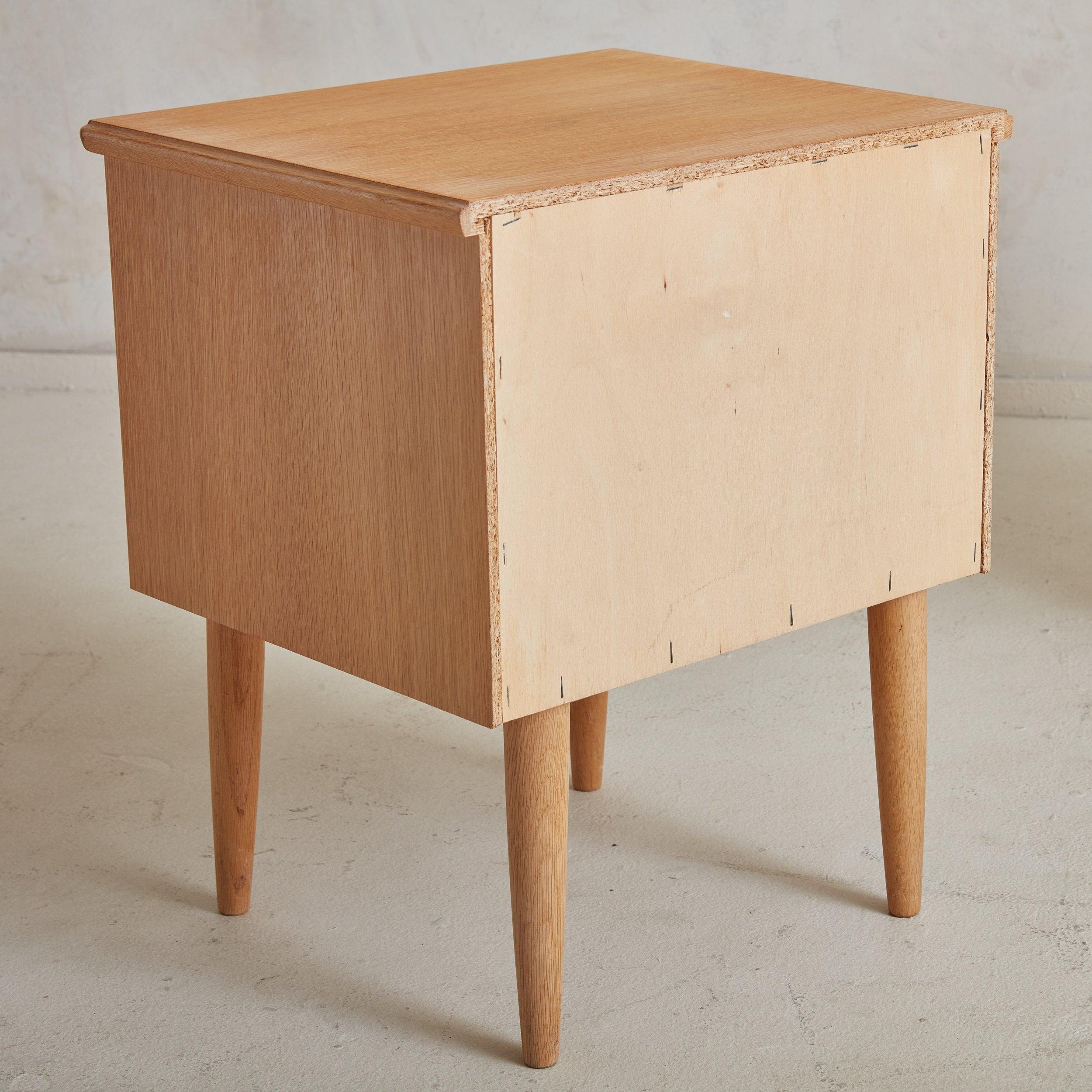 Pair of Petite Scandinavian Modern Oak Nightstands, Denmark 1970s 1