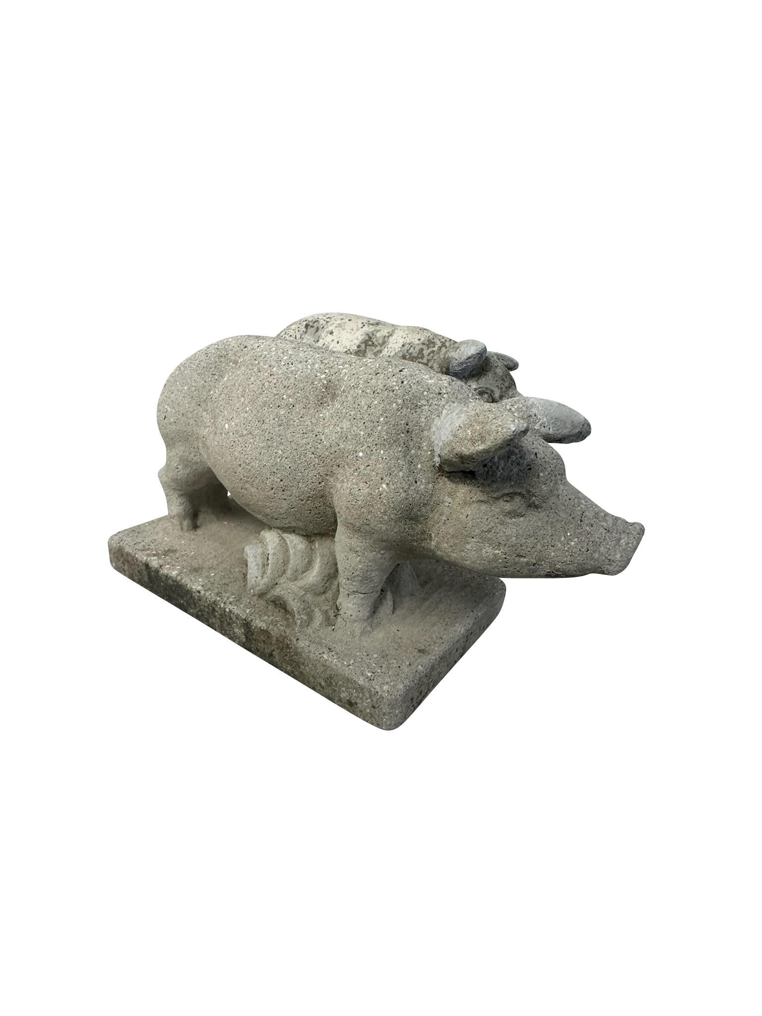 Pareja de Cerditos de Piedra Siglo XXI y contemporáneo en venta