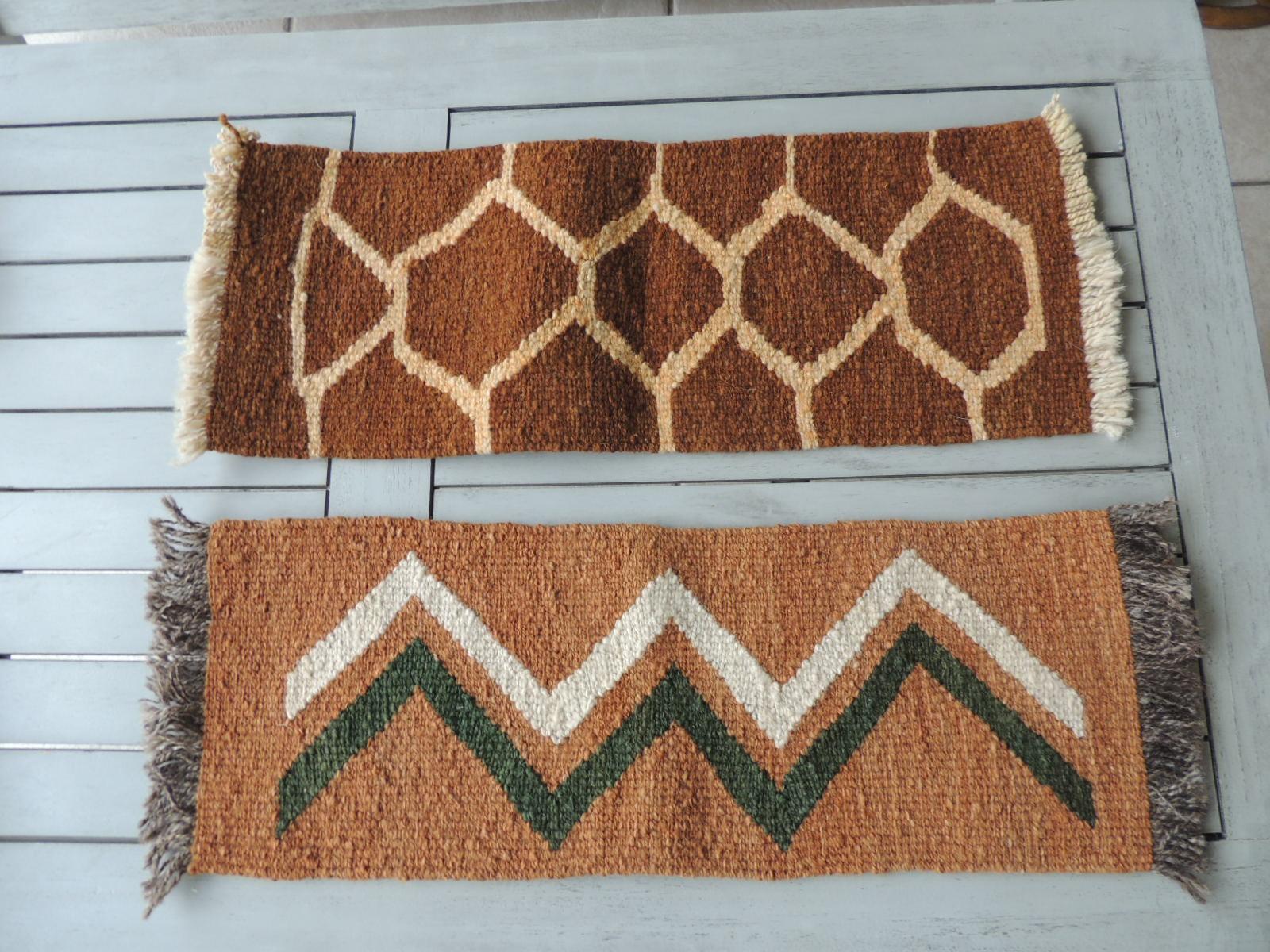 Vintage camel and brown woven rug samples.
Woven abstract pattern and fringes.
Ideal to frame or make them in to pillows.
Sizes:
Top 7.5