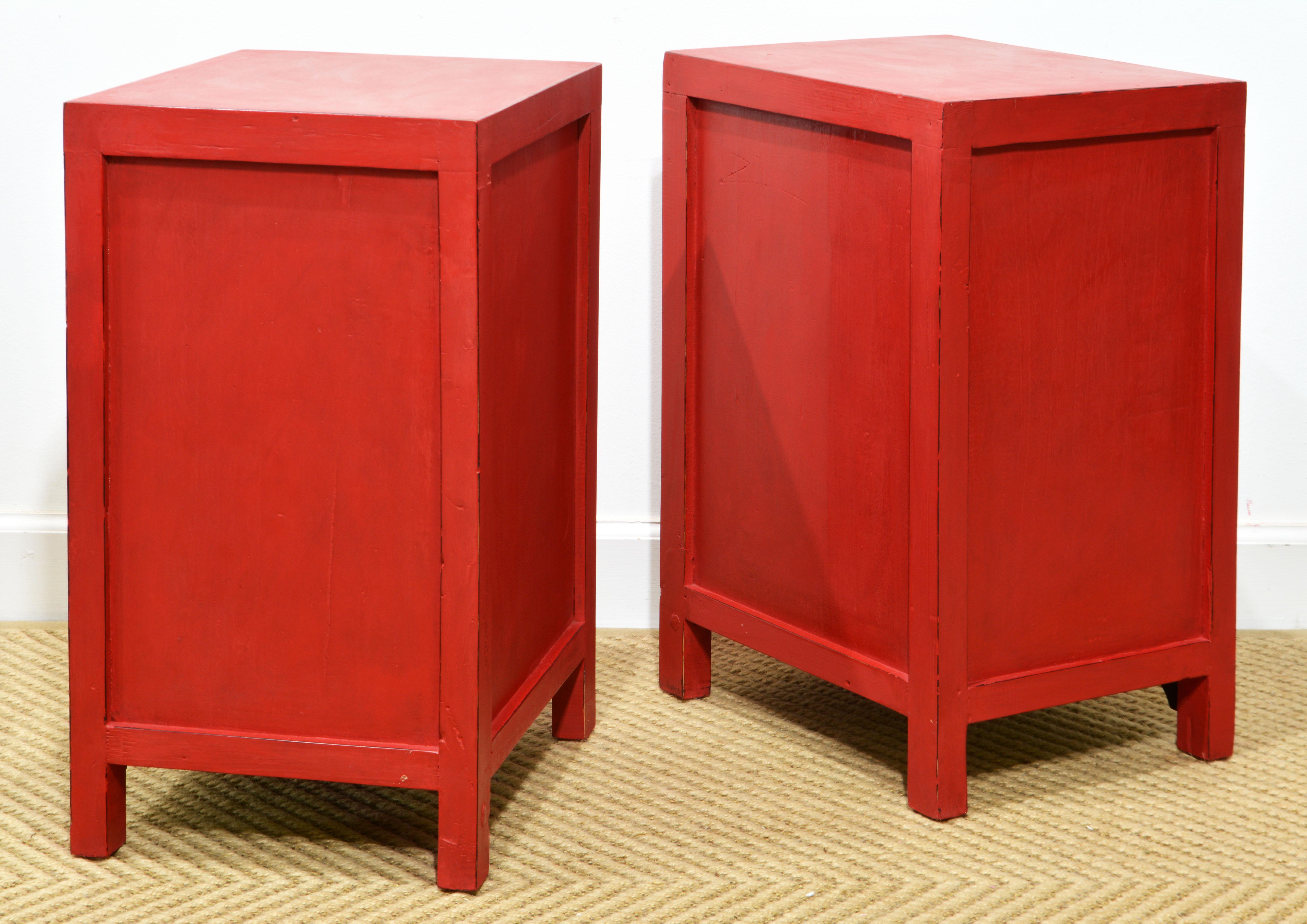 Pair of Vintage Chinese Lacquered Butterfly Decorated Night Stands or End Tables In Good Condition In Ft. Lauderdale, FL