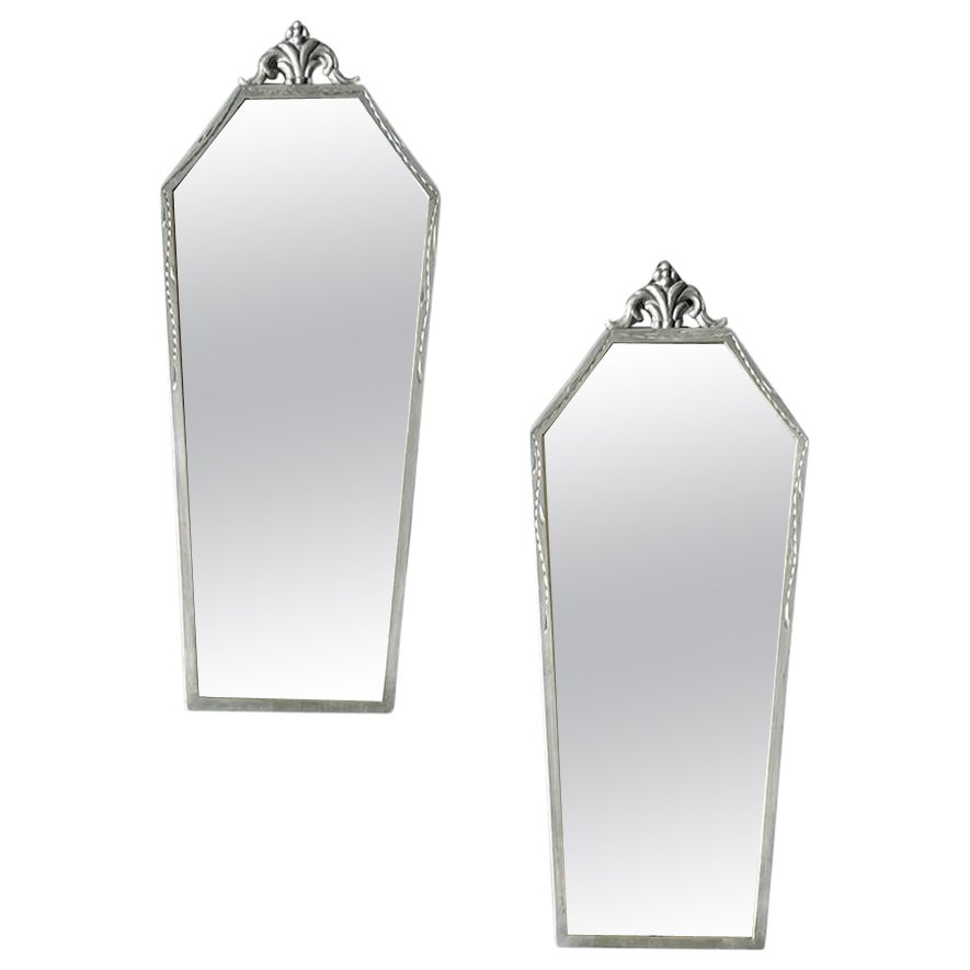 Pareja de pequeños espejos de pared con cristal envejecido, principios del siglo XX Suecia