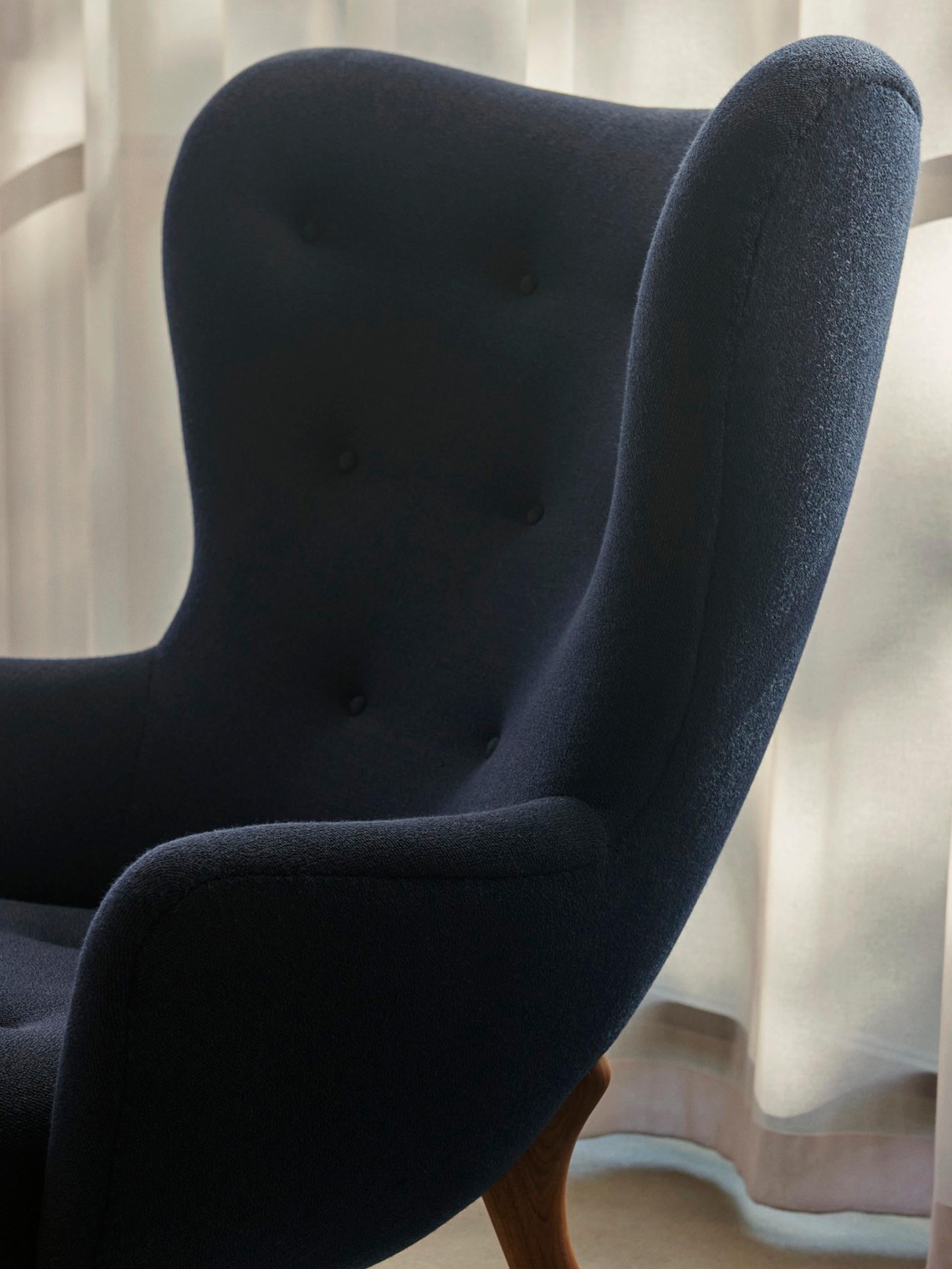 Tissu Paire de chaises longues Petra - tissu Kvadrat 554 et noyer - par Viggo Boesen en vente