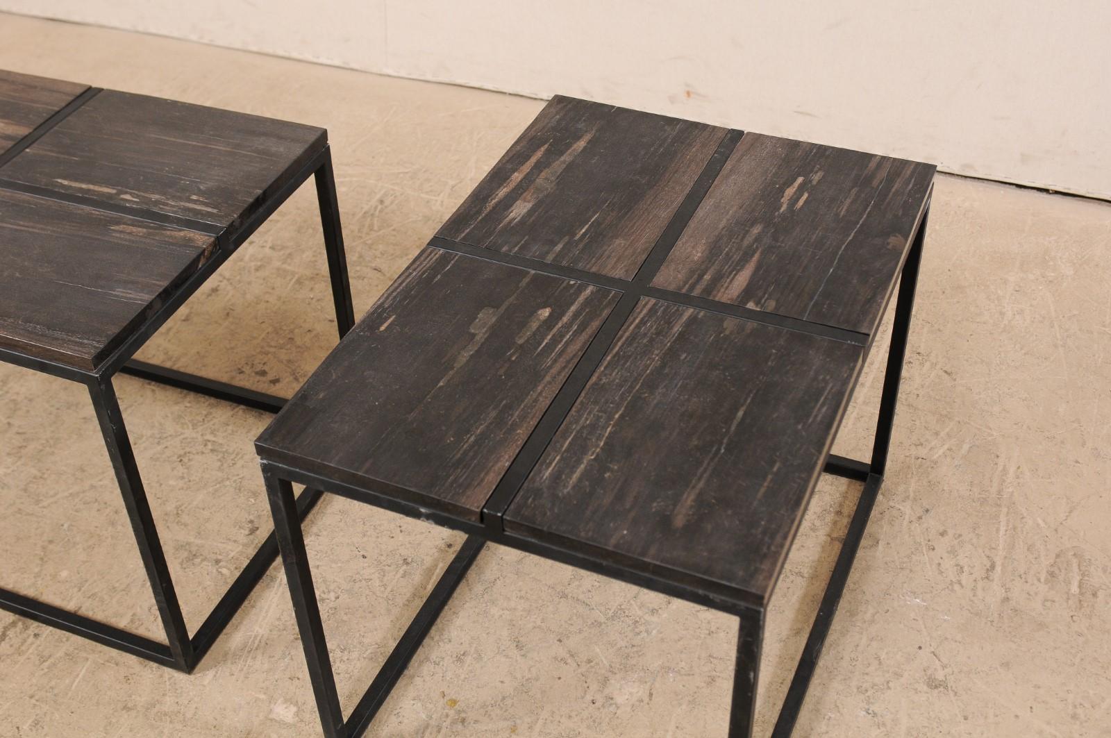Paire de tables basses de style moderne à plateau en bois pétrifié en vente 4