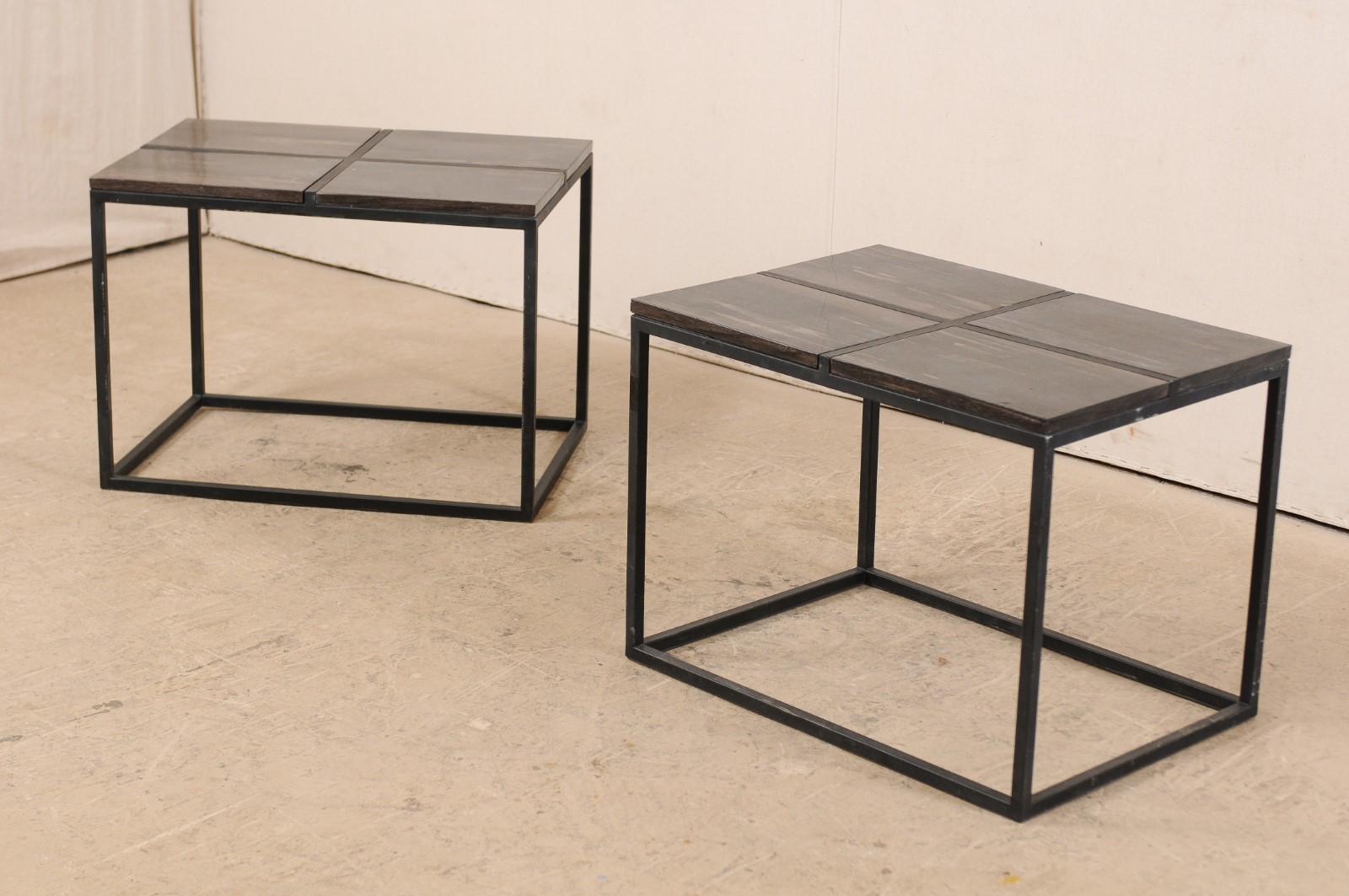 Métal Paire de tables basses de style moderne à plateau en bois pétrifié en vente