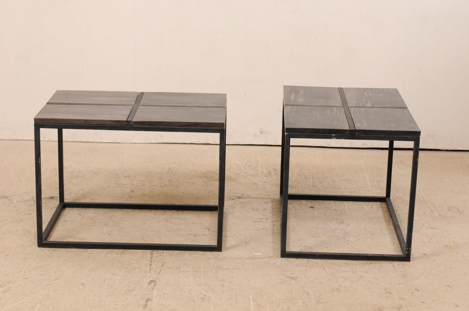 Paire de tables basses de style moderne à plateau en bois pétrifié en vente 2