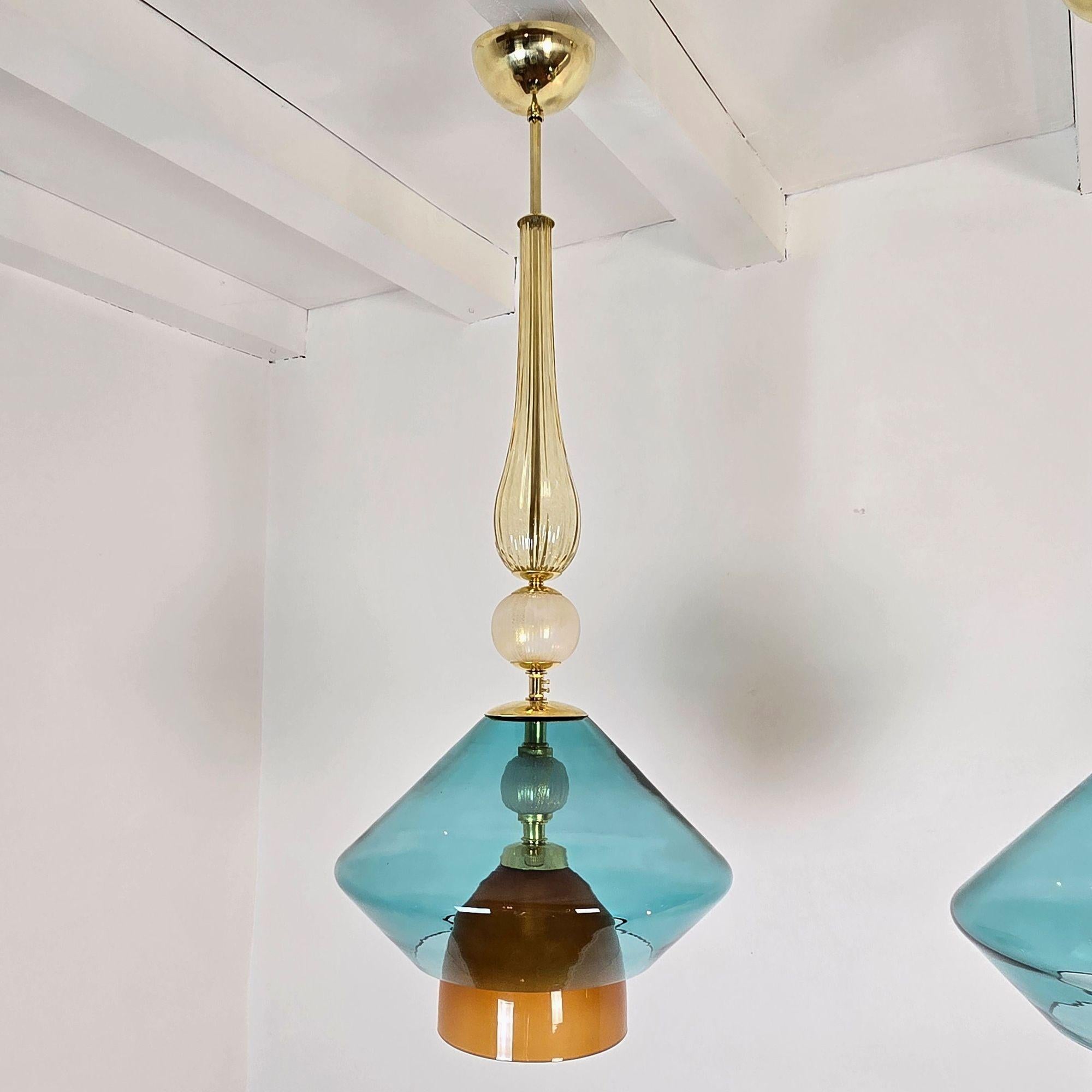 Mid-Century moderno Coppia di pendenti in vetro blu petrolio in vendita
