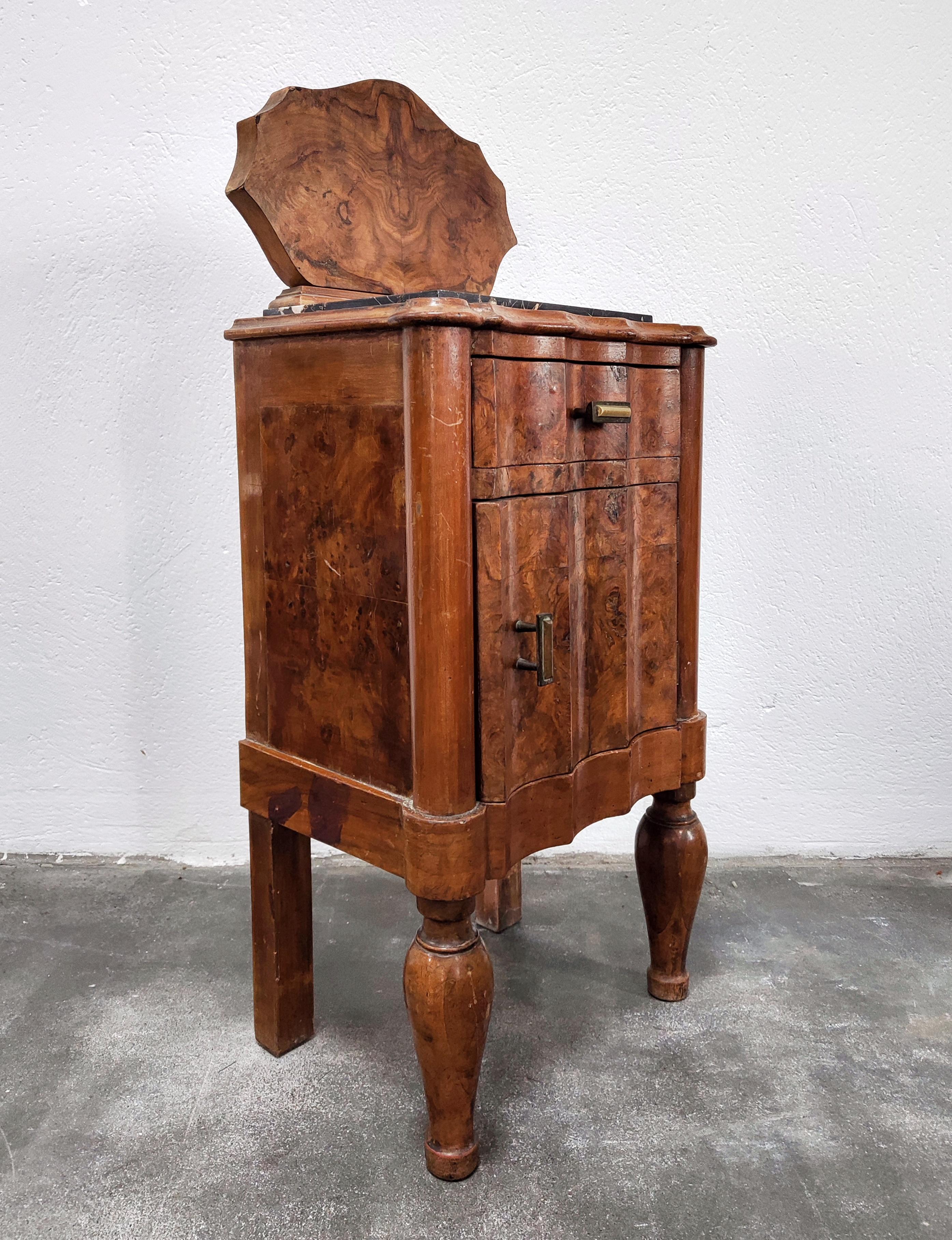 Pair of Pettite Art Deco Nightstands in Walnut Burl and Marble, Italy, 1920s For Sale 5