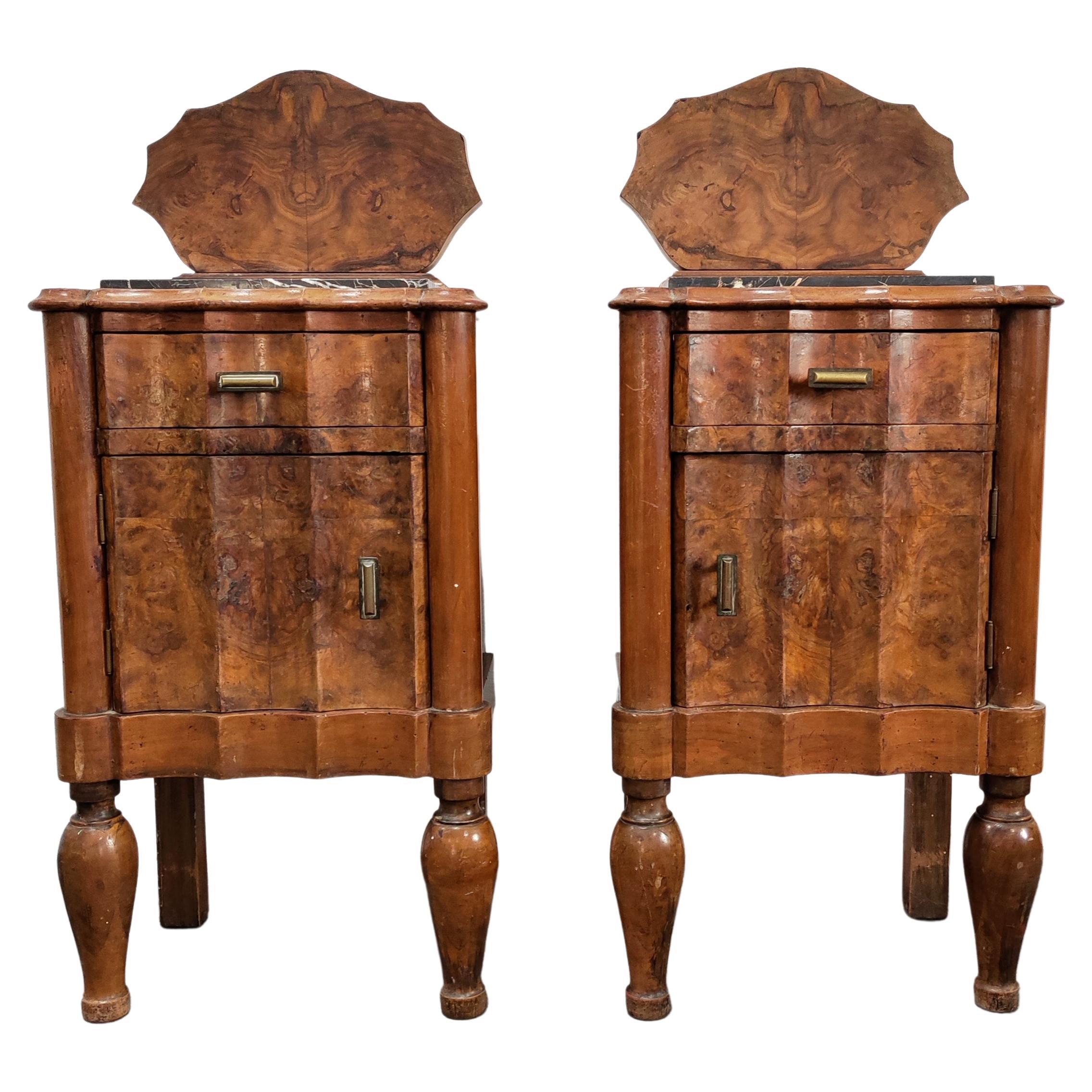 Pair of Pettite Art Deco Nightstands in Walnut Burl and Marble, Italy, 1920s For Sale
