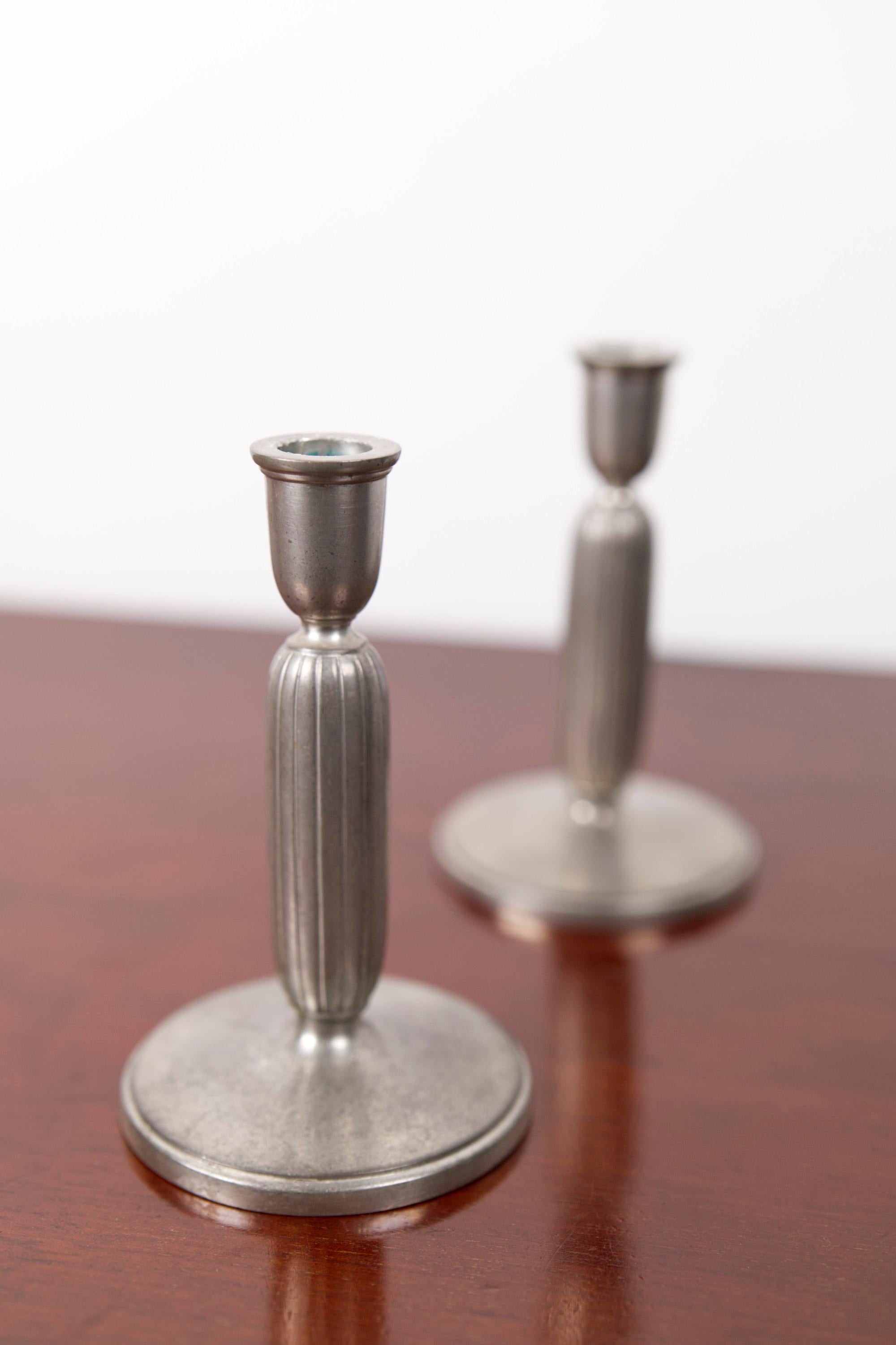 Pair of pewter Art deco candle sticks, model 2574 by Just Andersen, Denmark 1930 en venta 2