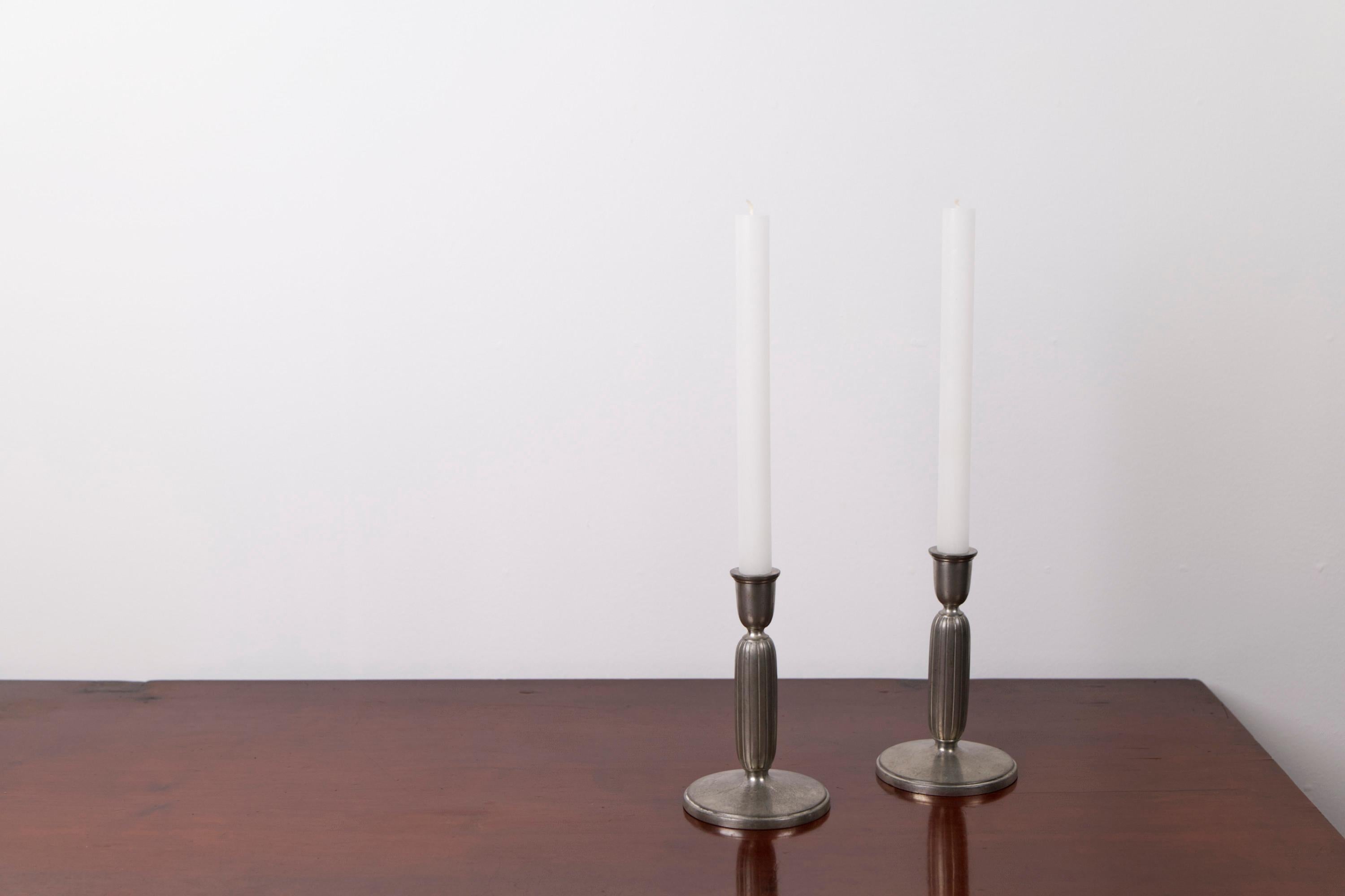 Pair of pewter Art deco candle sticks, model 2574 by Just Andersen, Denmark 1930 Art Decó en venta