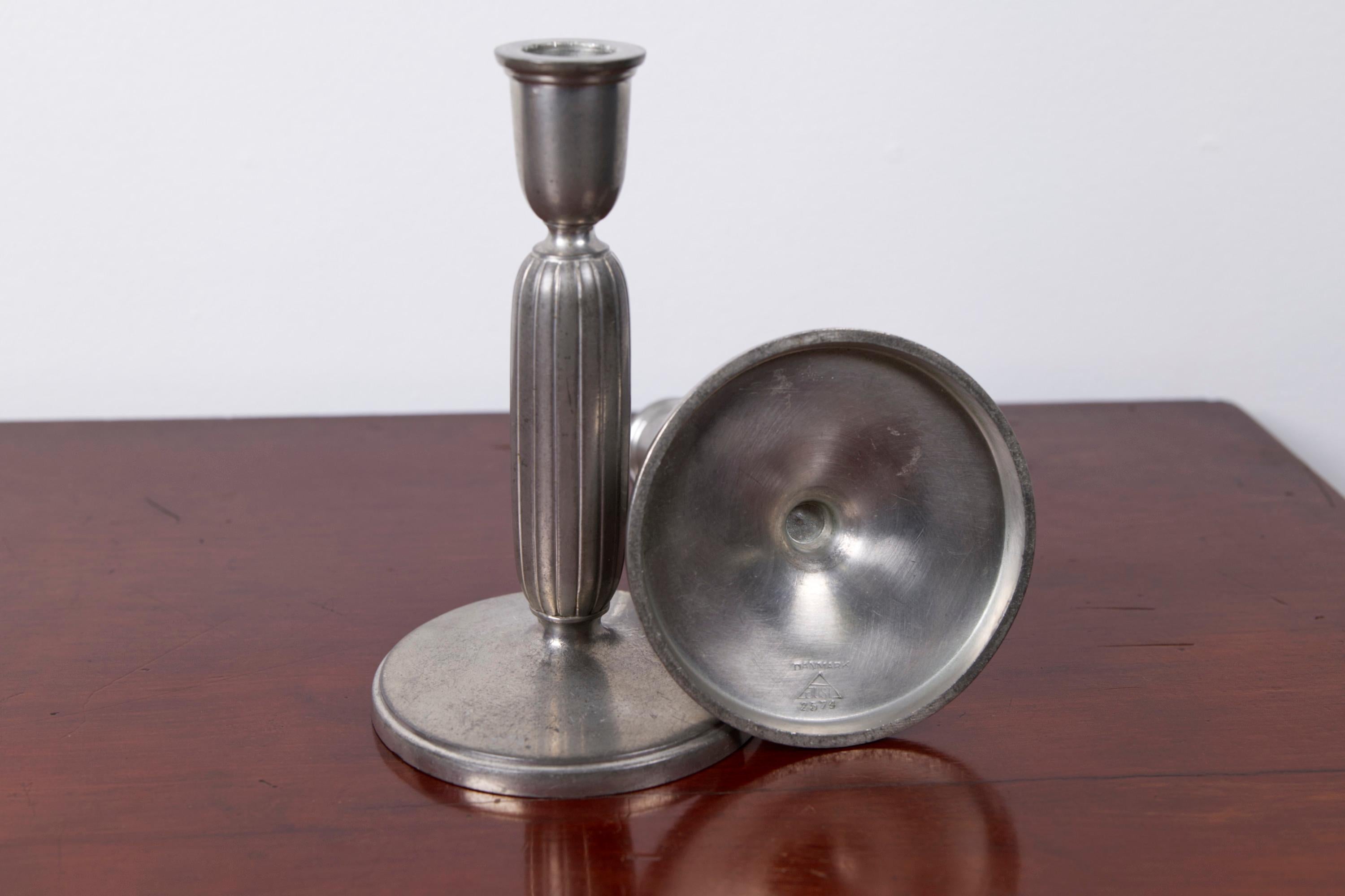 Pair of pewter Art deco candle sticks, model 2574 by Just Andersen, Denmark 1930 Peltre en venta