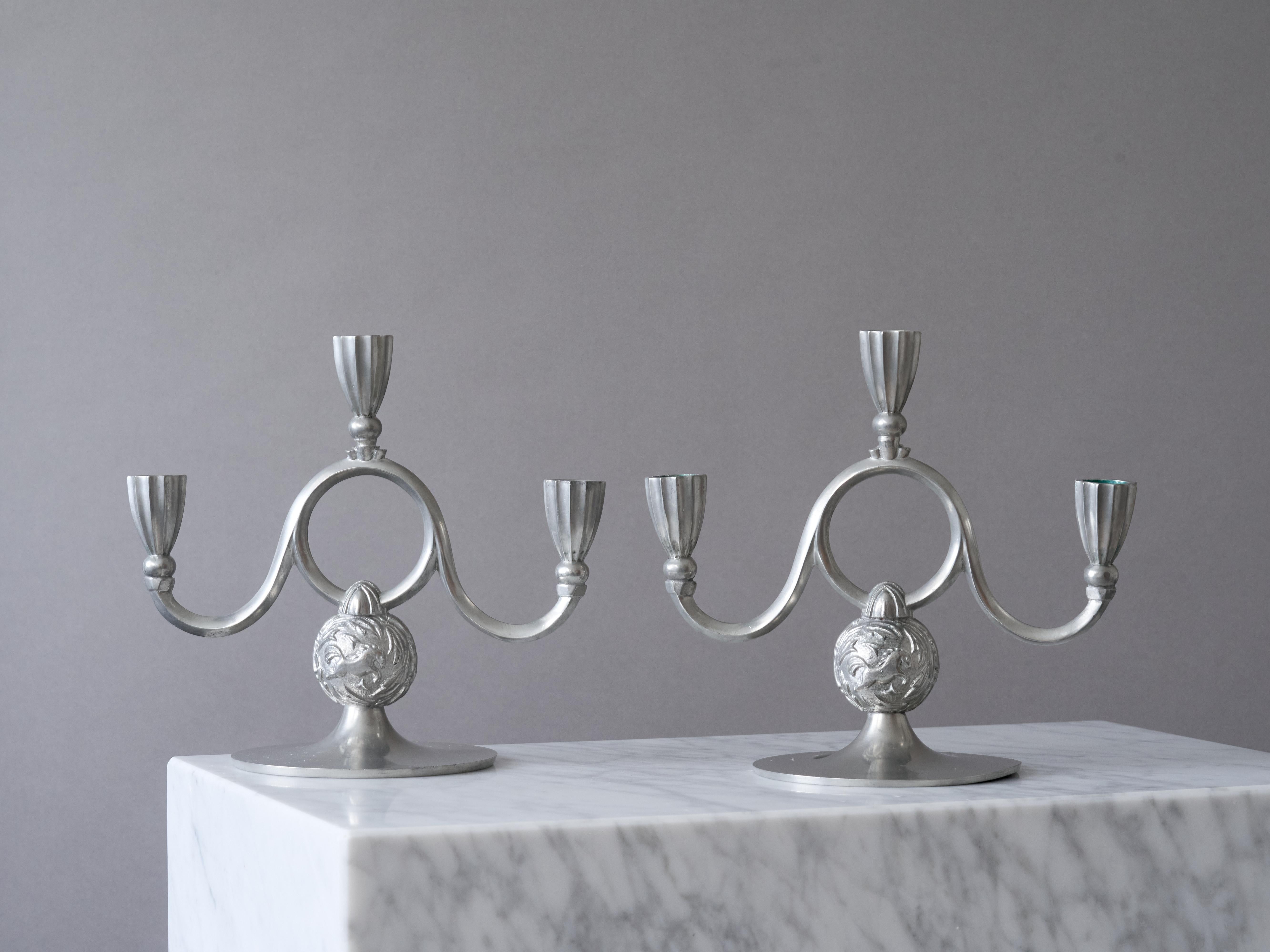 Coppia di candelabri in peltro Art Deco di Harald Linder, Svezia, 1932. in vendita 2