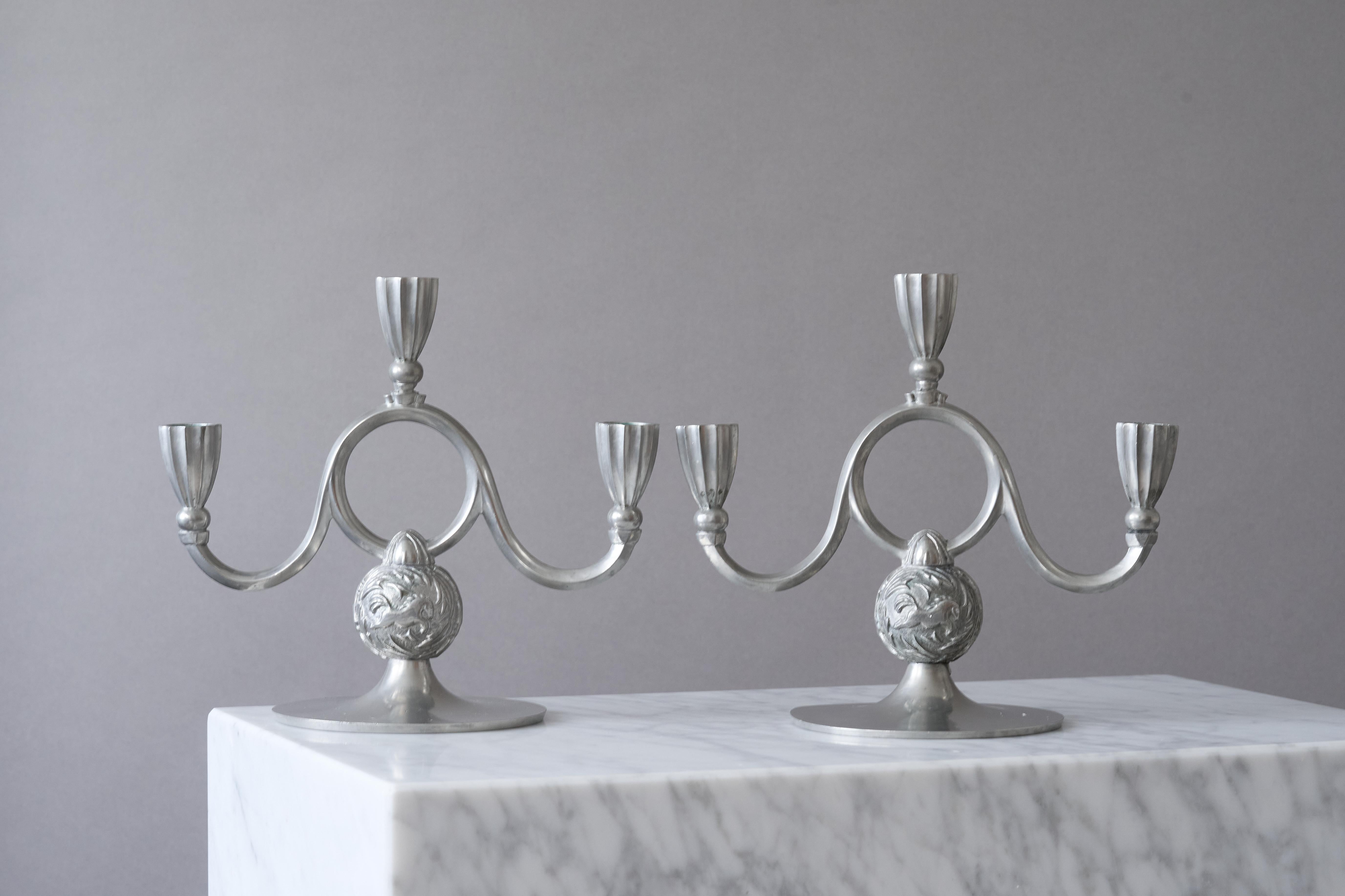 Art Déco Coppia di candelabri in peltro Art Deco di Harald Linder, Svezia, 1932. in vendita