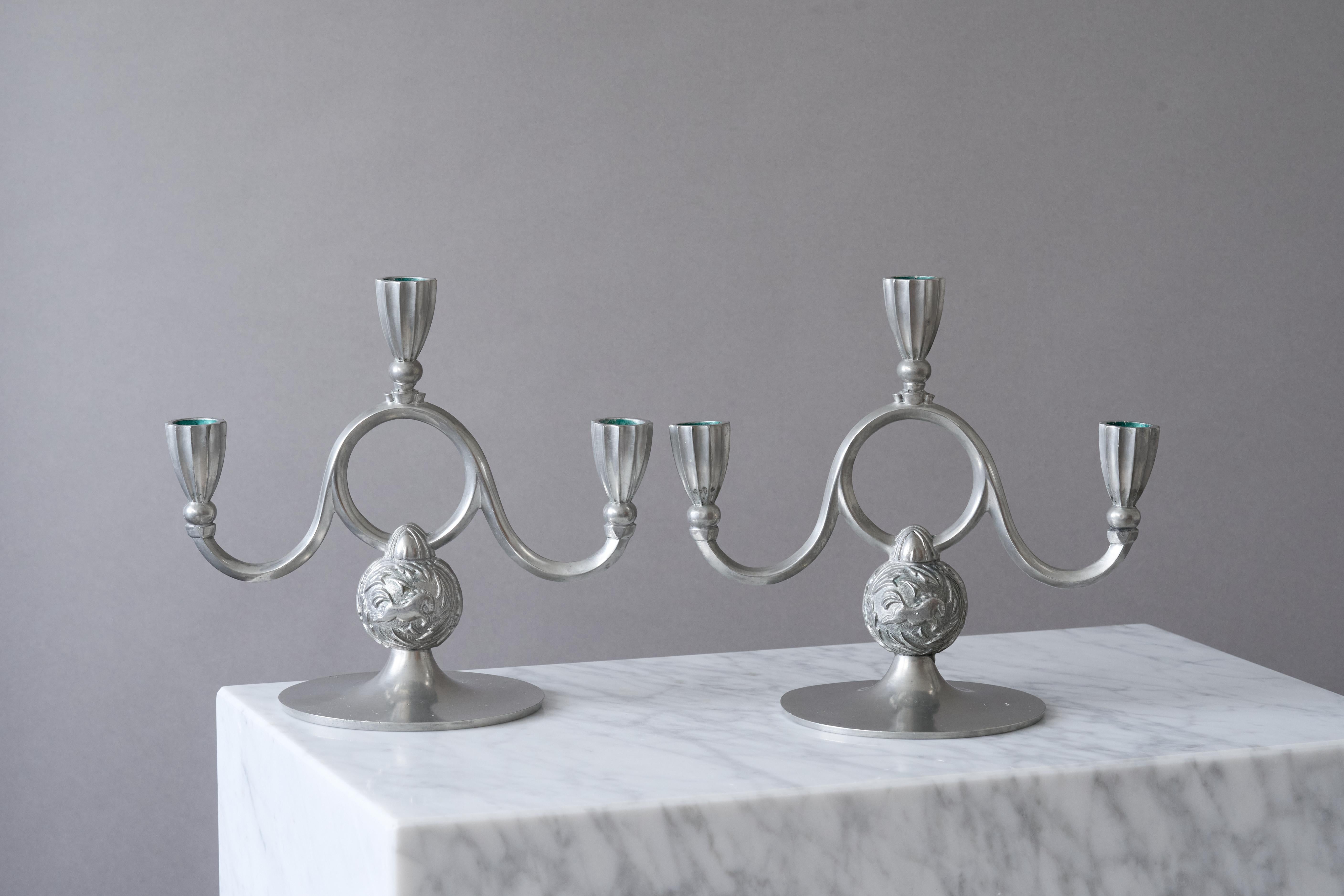 Calco Coppia di candelabri in peltro Art Deco di Harald Linder, Svezia, 1932. in vendita