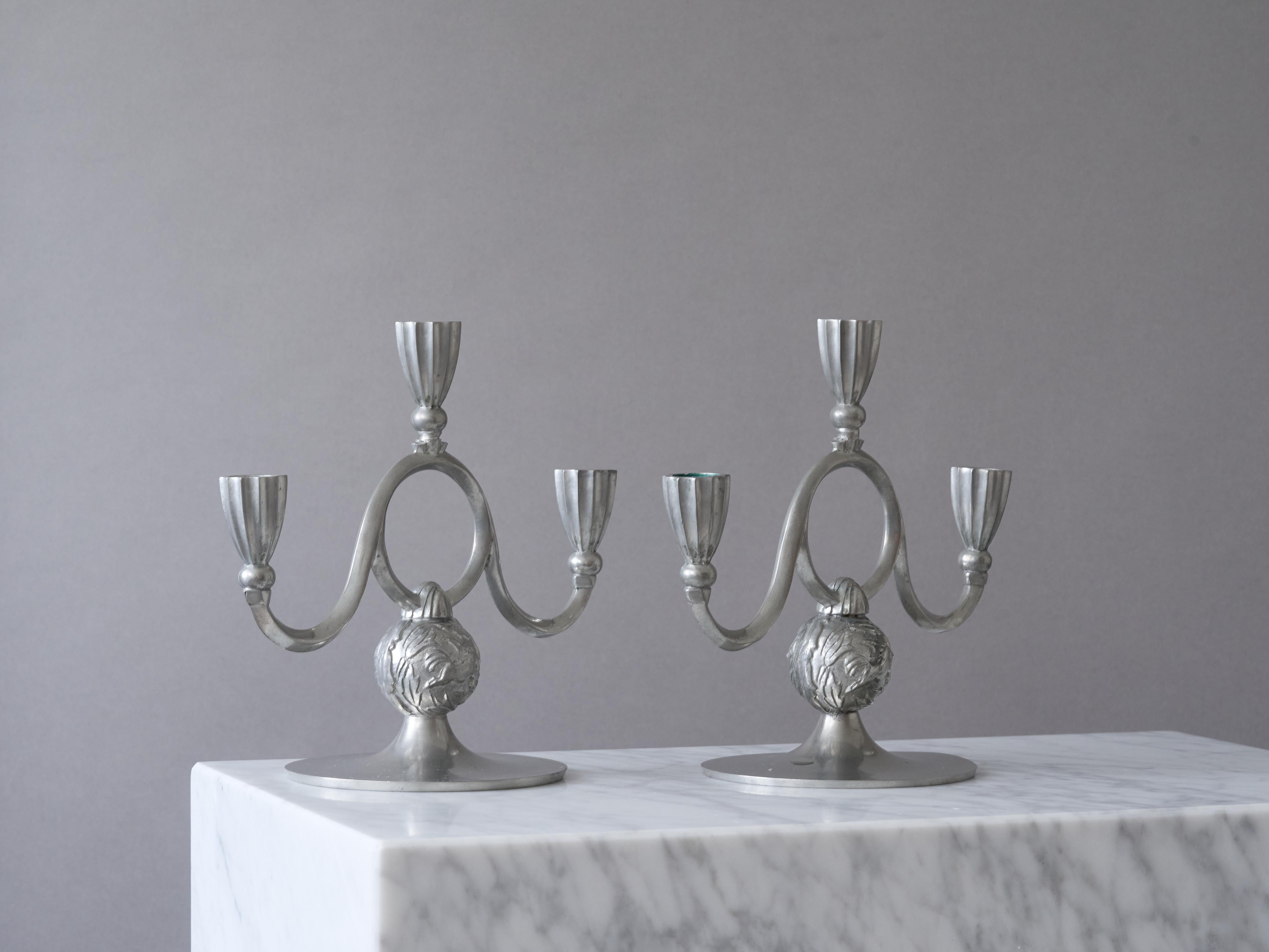 Coppia di candelabri in peltro Art Deco di Harald Linder, Svezia, 1932. in vendita 1