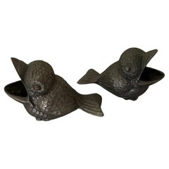Pareja de ceniceros de peltre para pájaros