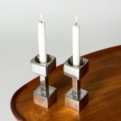 Pareja de candeleros de peltre de Astrid Fog