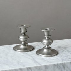 Pareja de candelabros de peltre de Edvin Ollers, Suecia, años 30. Art Déco.
