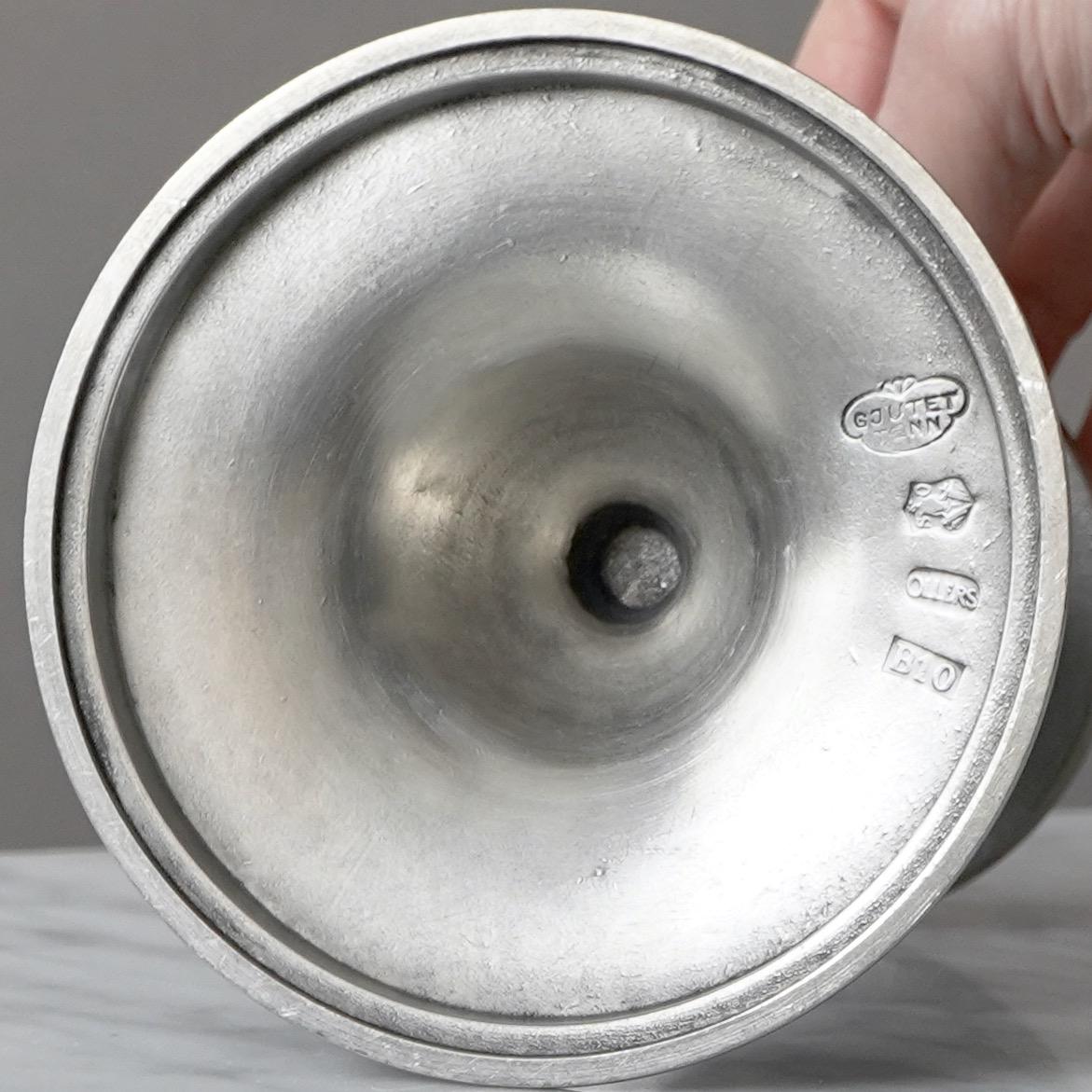 Metallo Coppia di candelieri in peltro di Edvin Ollers, Svezia, anni '30. Art Déco. in vendita