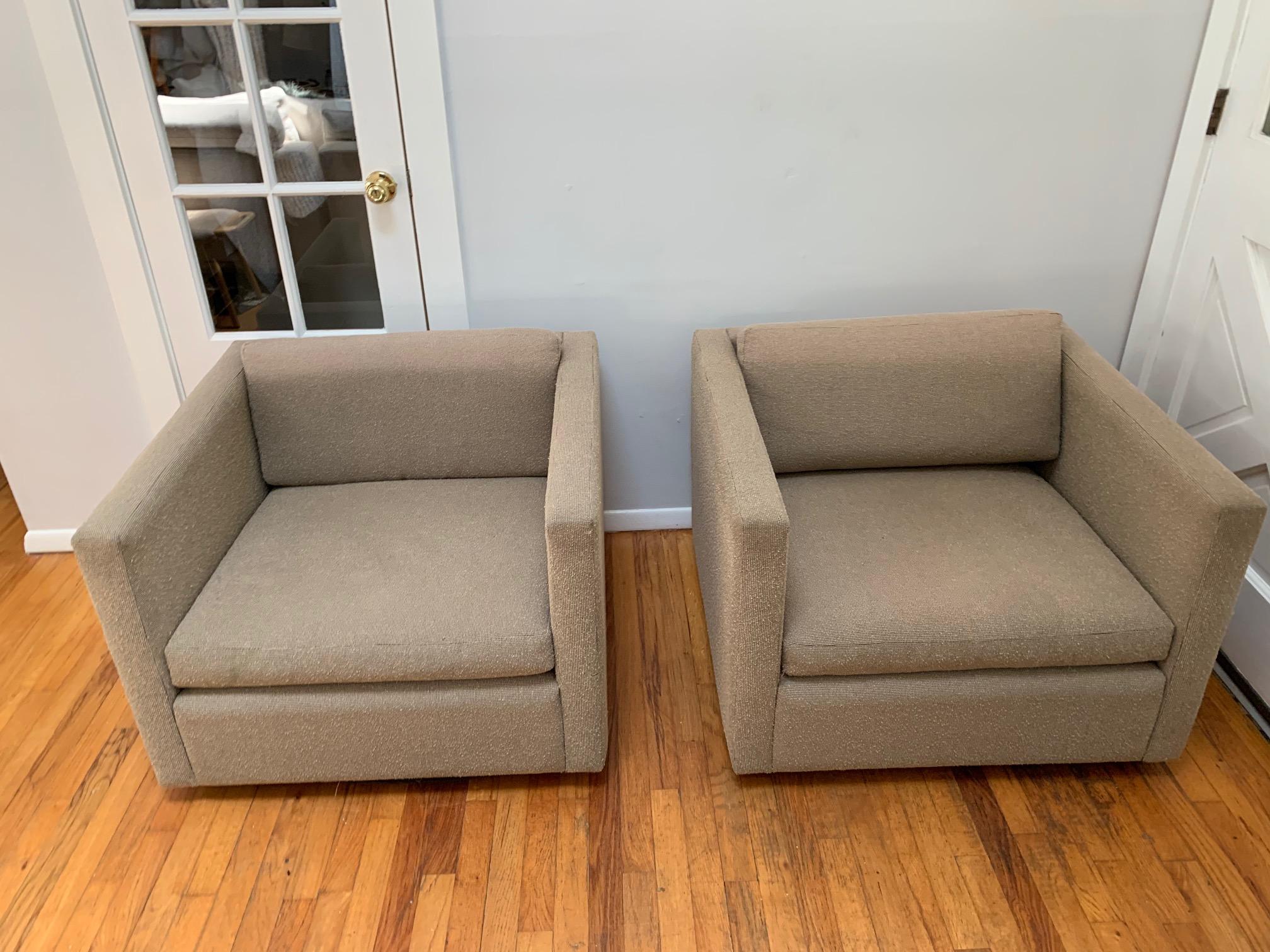 Pair of Pfister lounge chairs 1971 for Knoll, 1980s
Original boucle Knoll fabric
Hardwood frame, boucle fabric, steel legs. Made in USA

Measures: 33