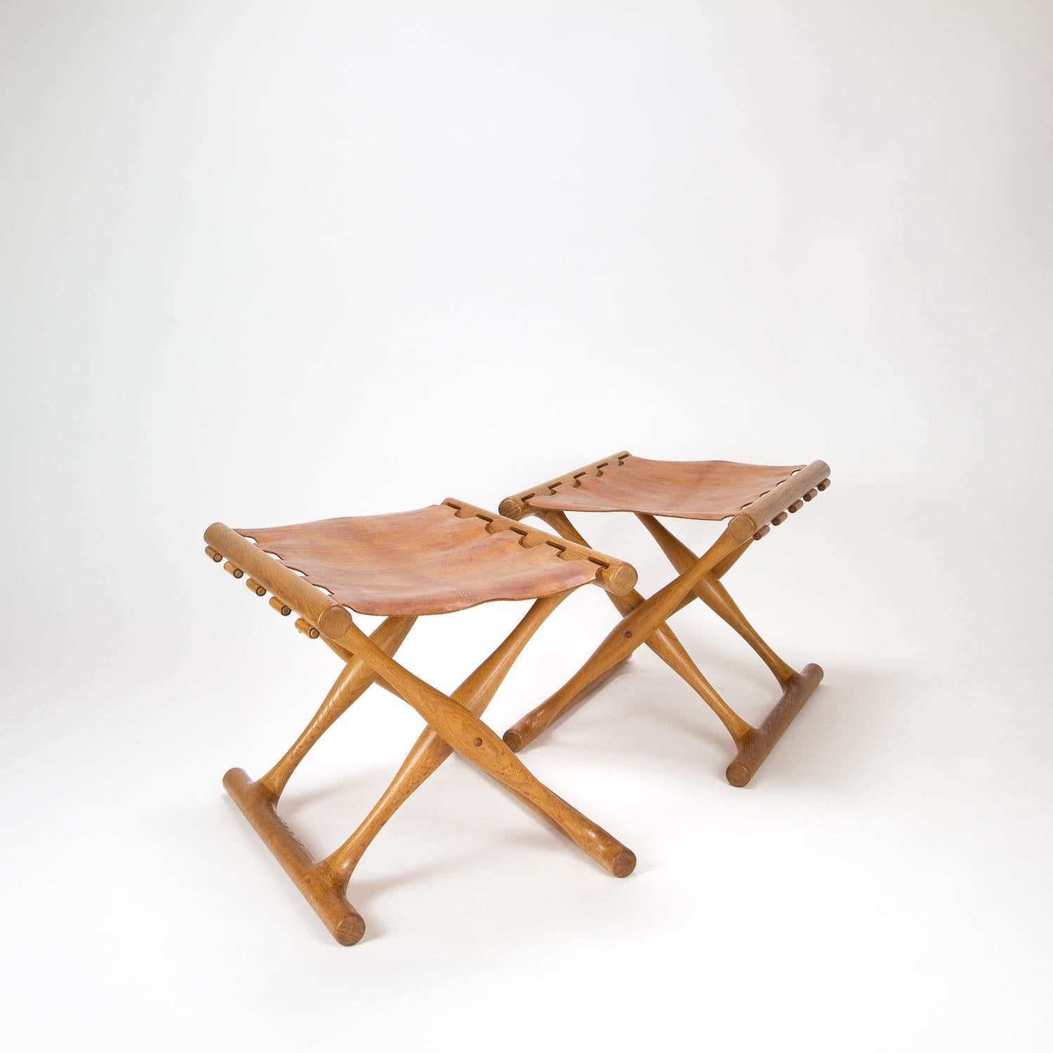 Pair of PH43 Guldhøj Stools, Oak & Cognac Leather, Poul Hundevad, Denmark, 1960s In Good Condition In Berkhamsted, GB