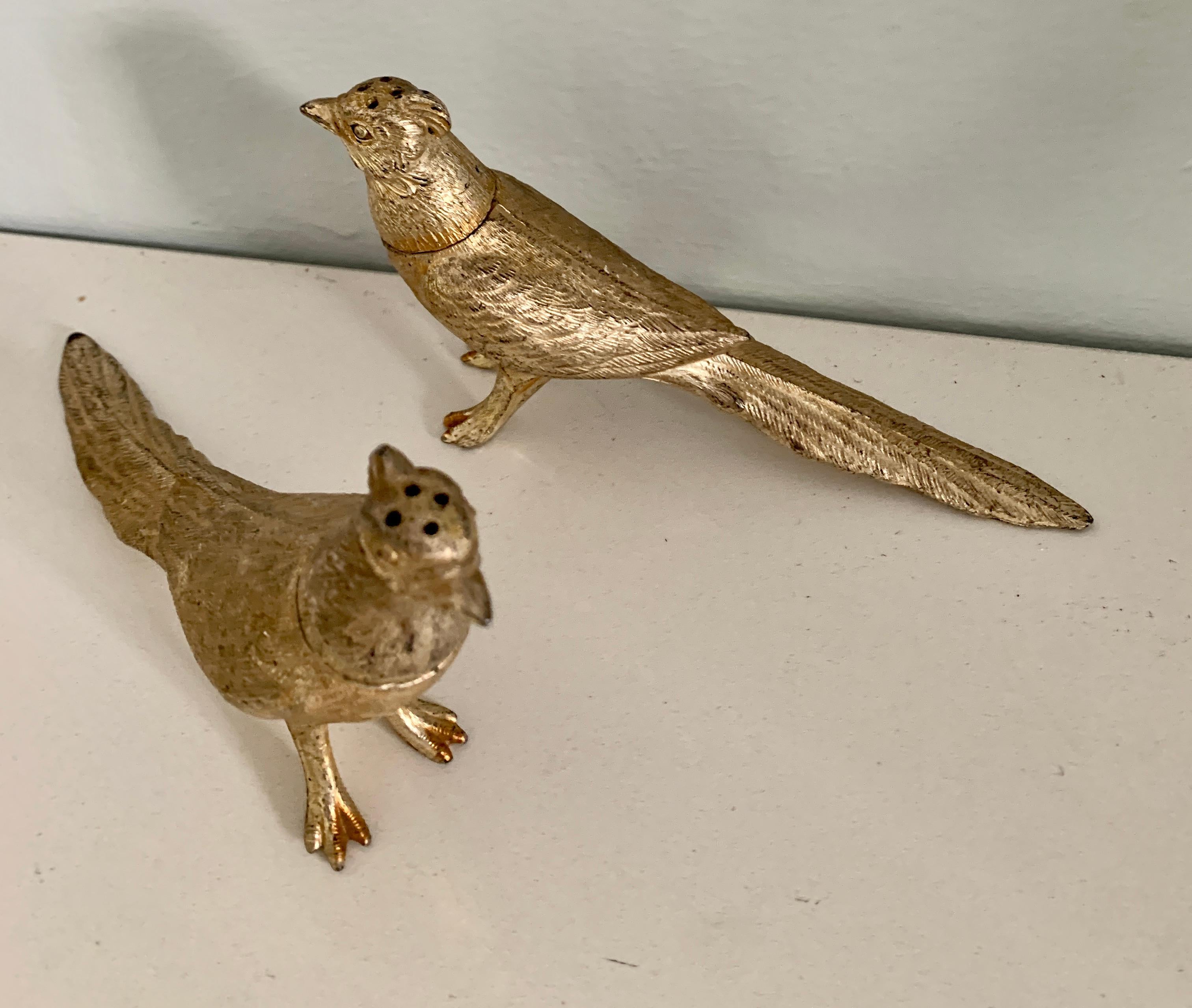 Pair of Pheasant Salt and Pepper Shakers In Good Condition In Los Angeles, CA
