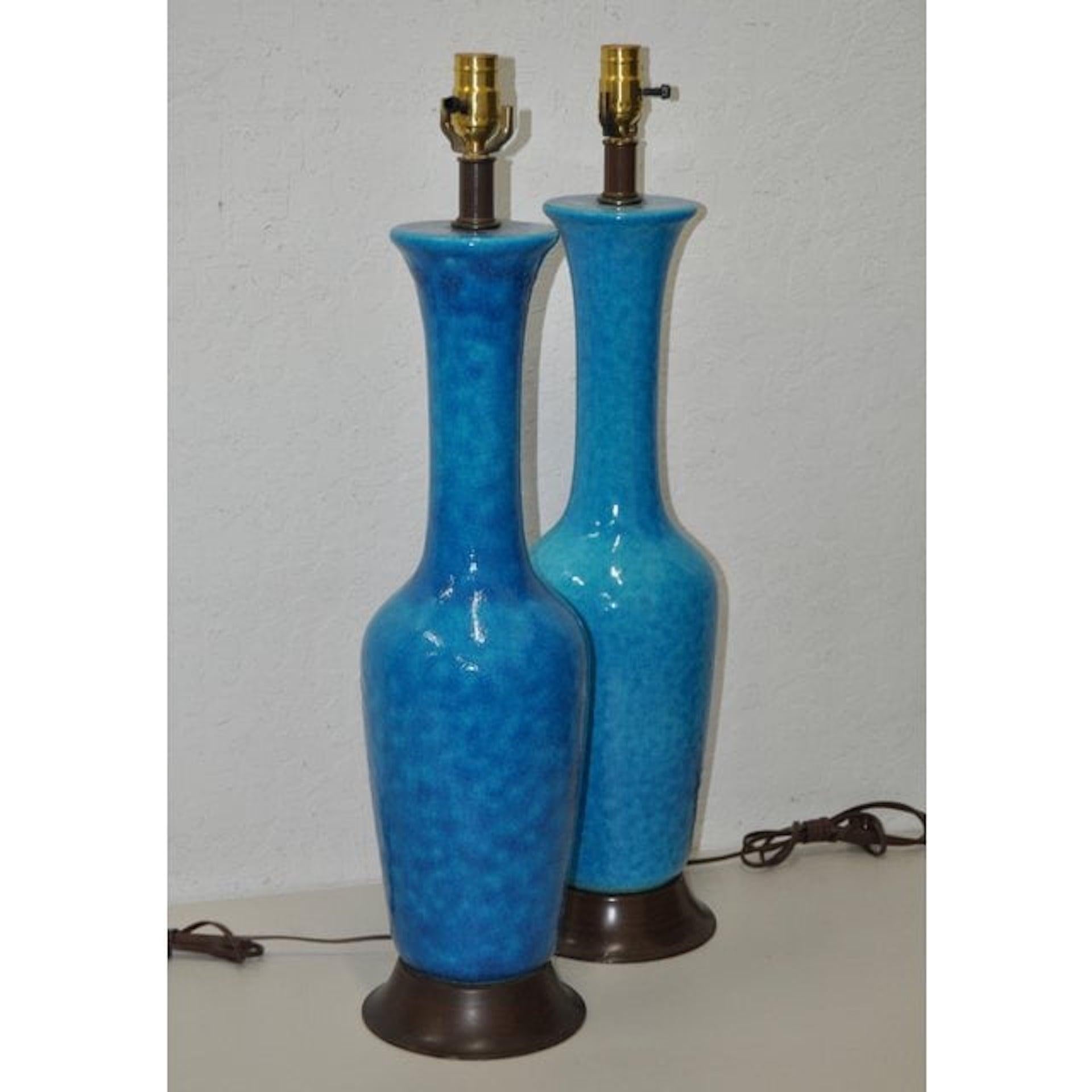 Mid-Century Modern Paire de lampes de table en poterie émaillée Phil Mar:: circa 1950s en vente