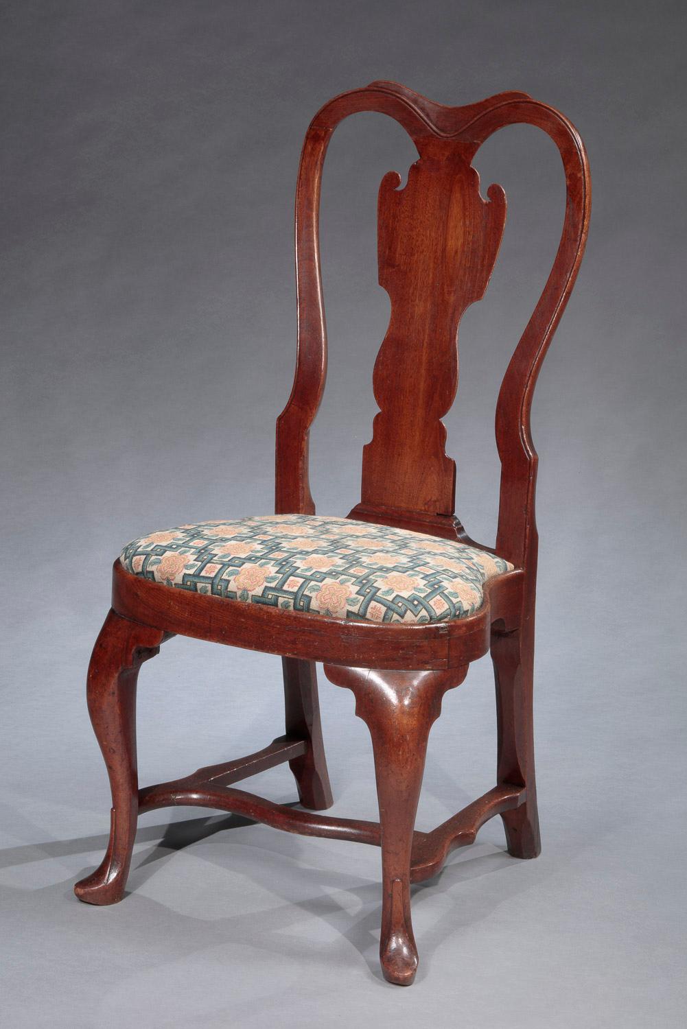 Américain Paire de chaises d'appoint Queen Anne de Philadelphie en vente