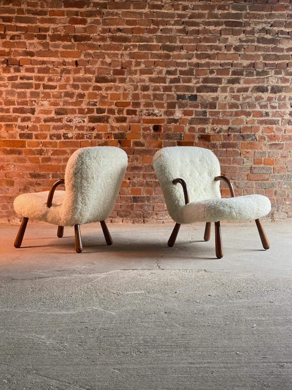 Pair of Philip Arctander ‘Muslingestole’ Clam Chairs  3