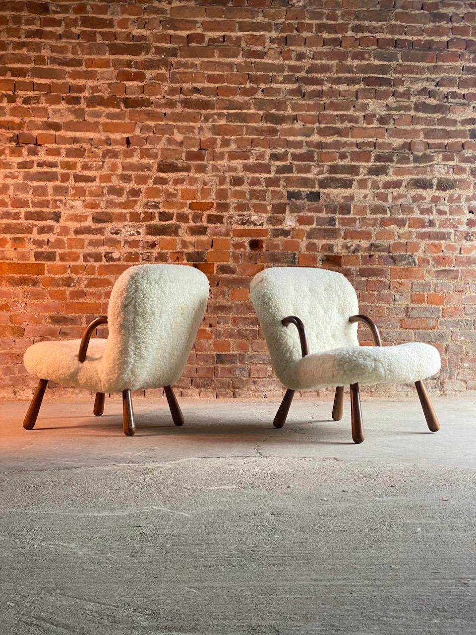 Pair of Philip Arctander ‘Muslingestole’ Clam Chairs  5