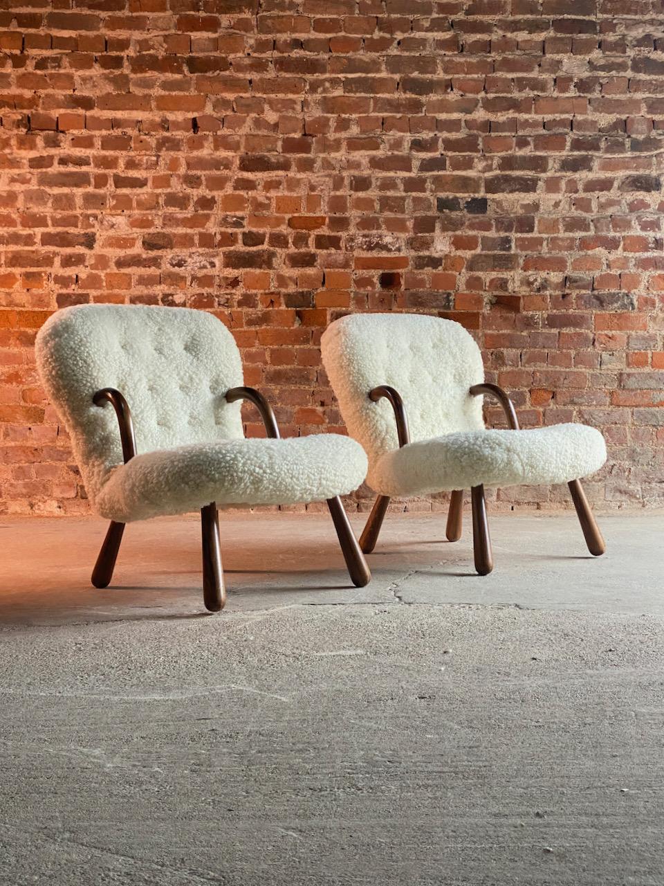 Pair of Philip Arctander ‘Muslingestole’ Clam Chairs  6